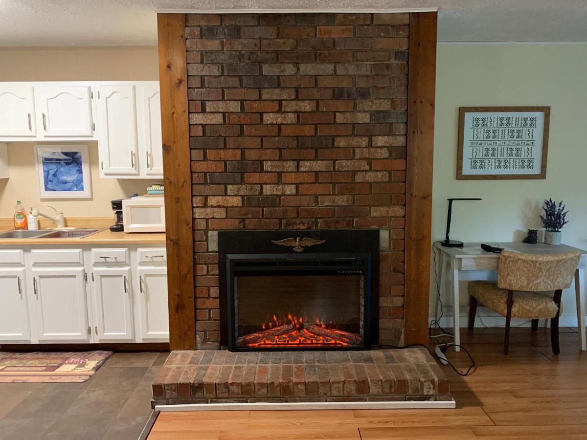 Peaceful Garden Oasis - 3 miles to downtown! view 5