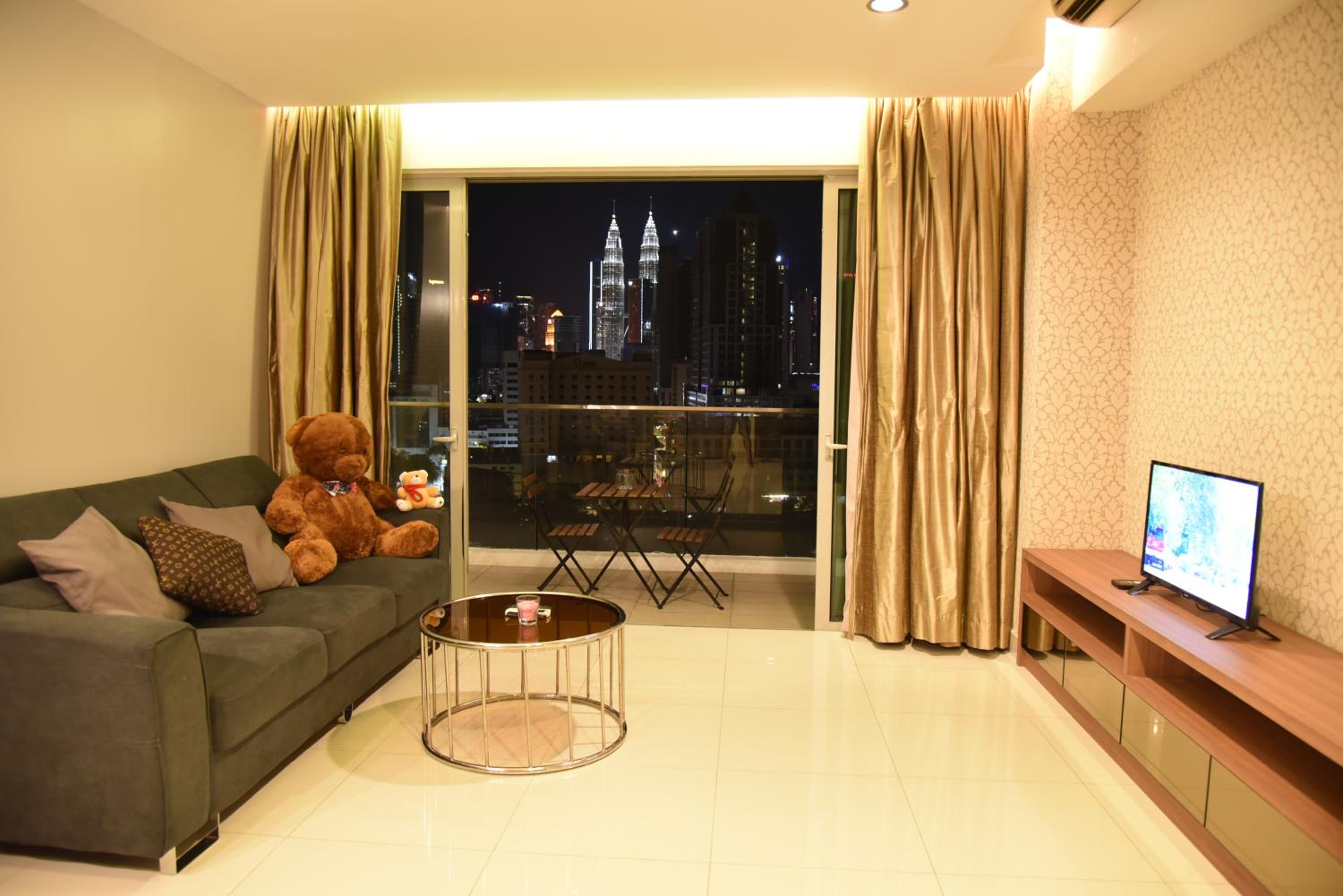 Regalia Residence at KLCC View Sky Pool by MC