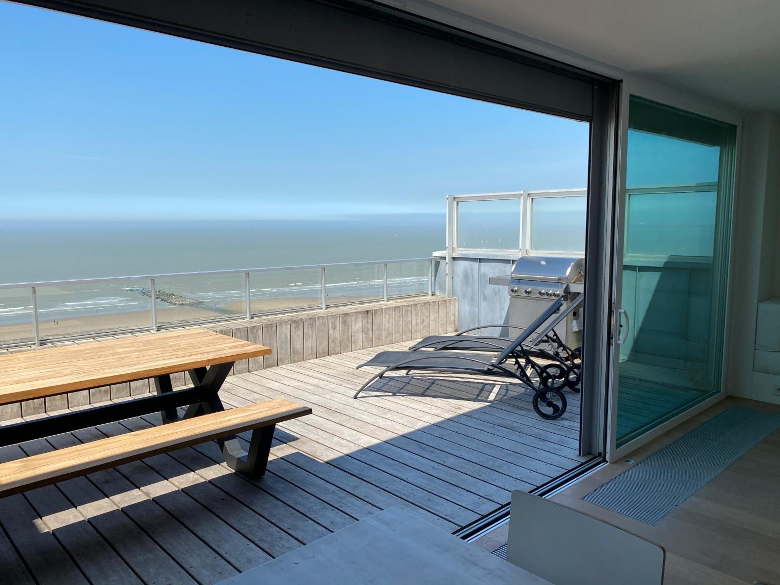 Penthouse Sea-Loft Blankenberge, uniek zeezicht, Luxeloft met 40m2 terras!