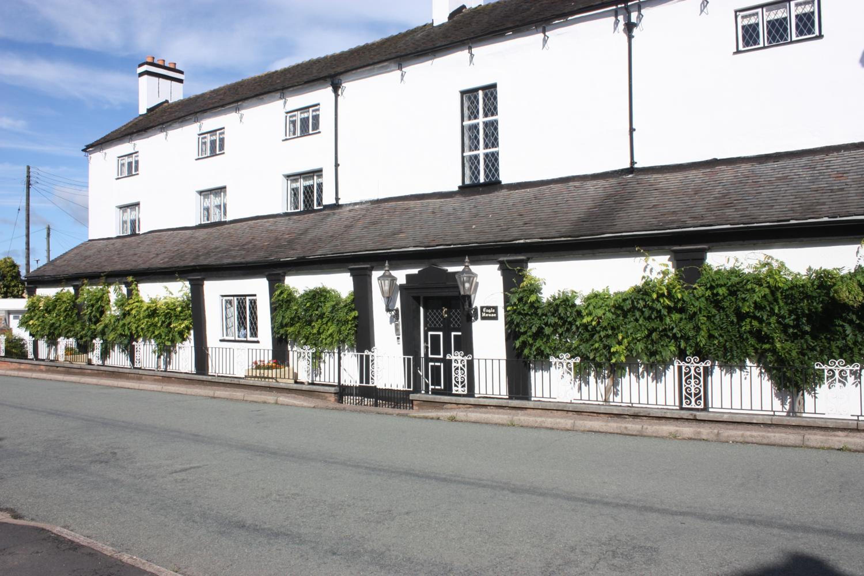 Eagle House - Award Winning B&B and Apartment