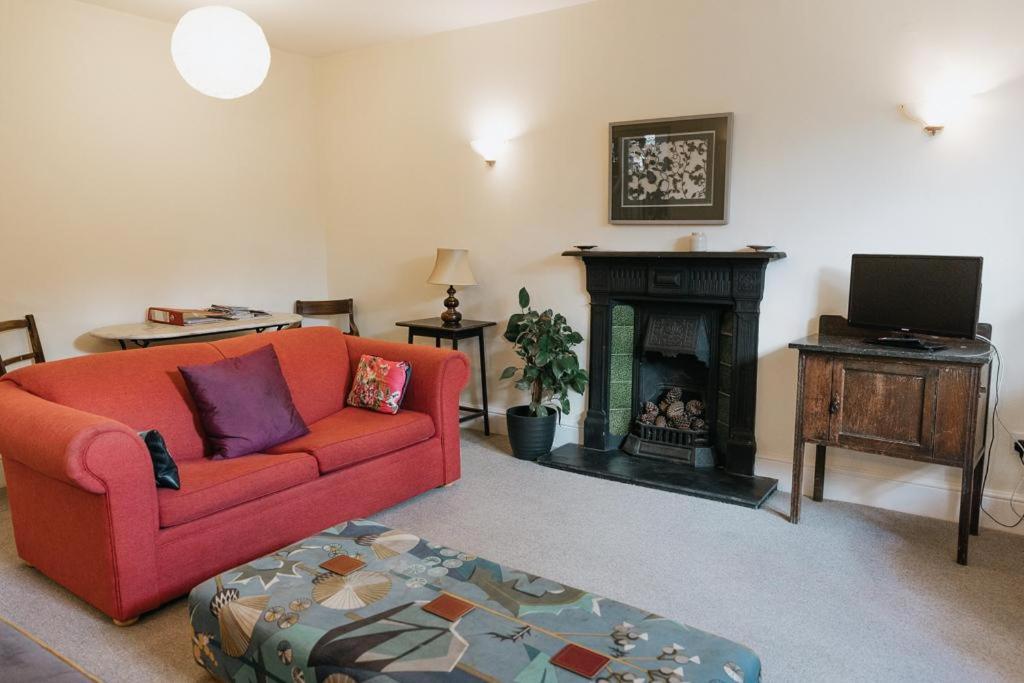 SUNNYSIDE APARTMENT - Spacious 2 Bedroom Ground Floor with Free Parking In Kendal, Cumbria view 4
