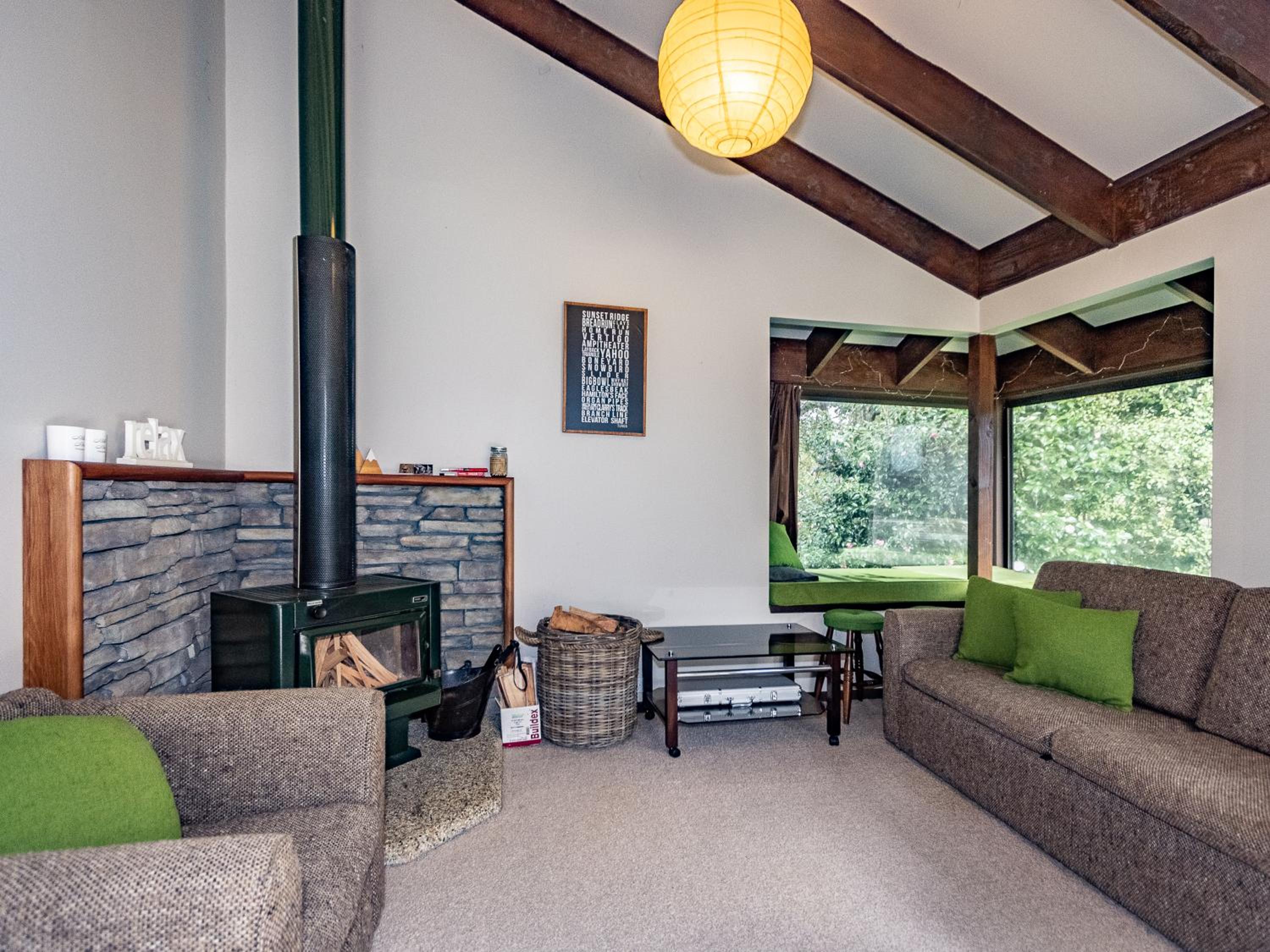 Foyle Street Ski Retreat - Ohakune Holiday Home view 5