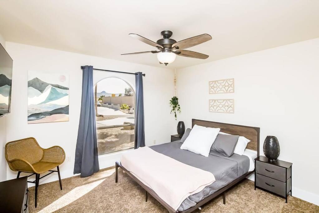 Palm Paradise Water Views Heated Pool & Spa! view 2
