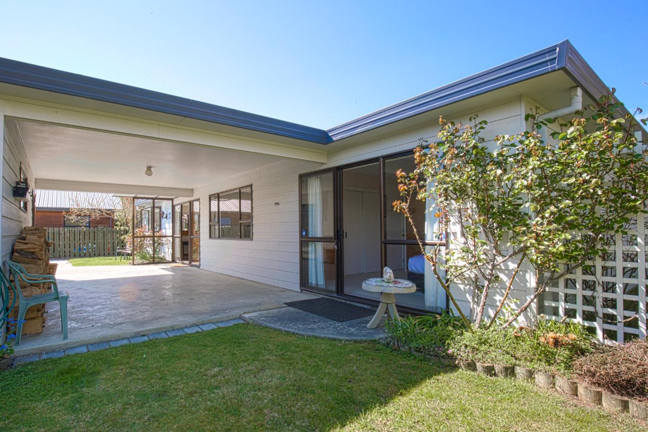 Sunny Warren in Wanaka | Walk Everywhere Location view 2