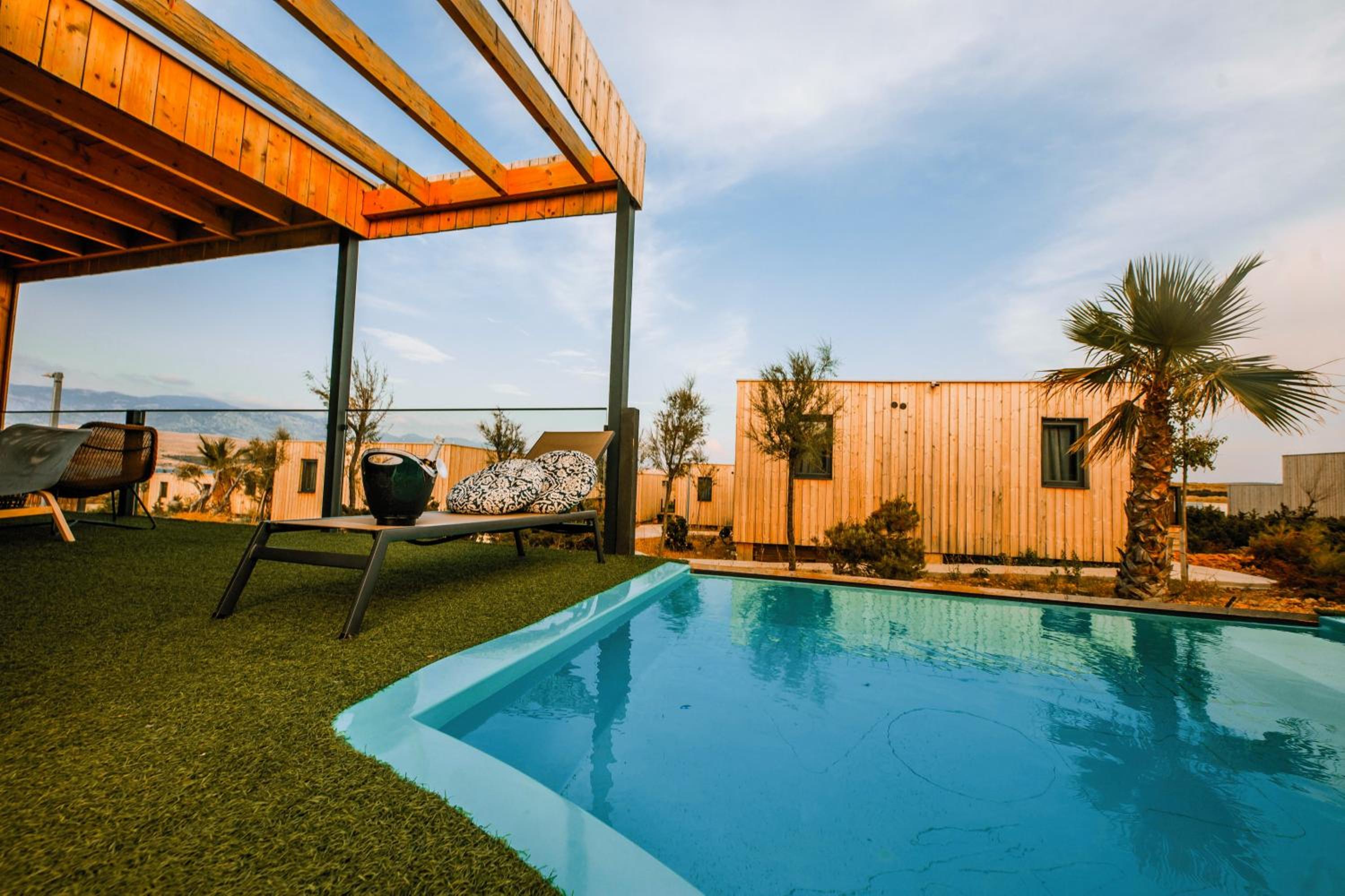 Noa Glamping Resort