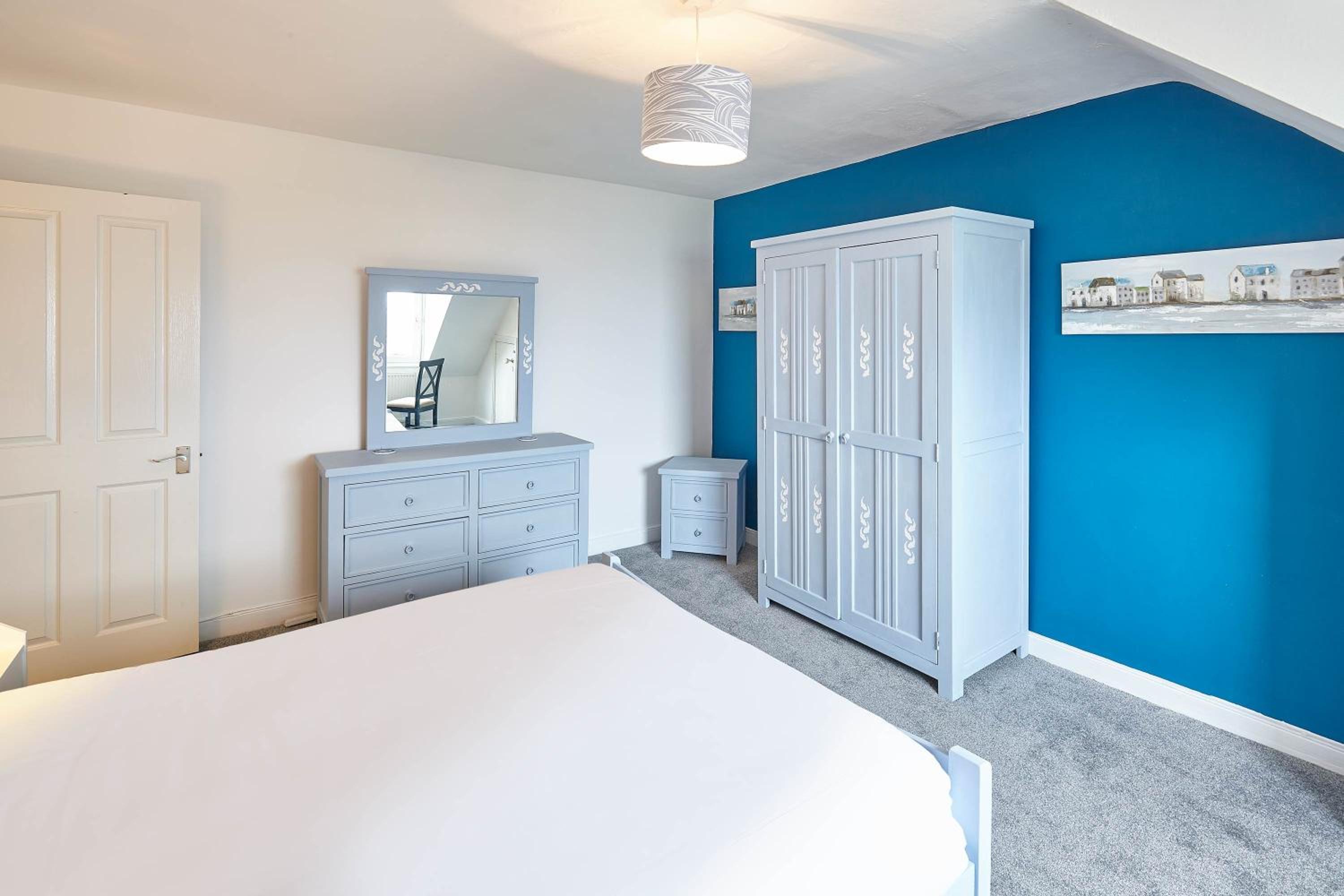 Host & Stay - The Whitby Pearl view 3