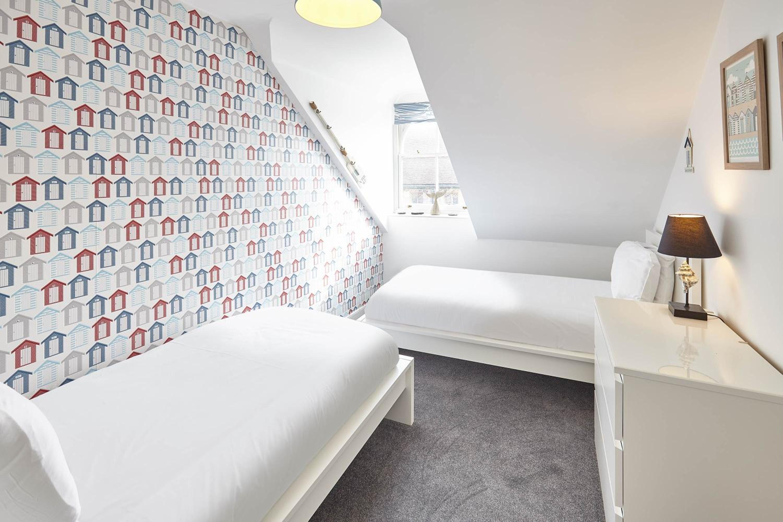 Host & Stay - The Whitby Pearl view 2