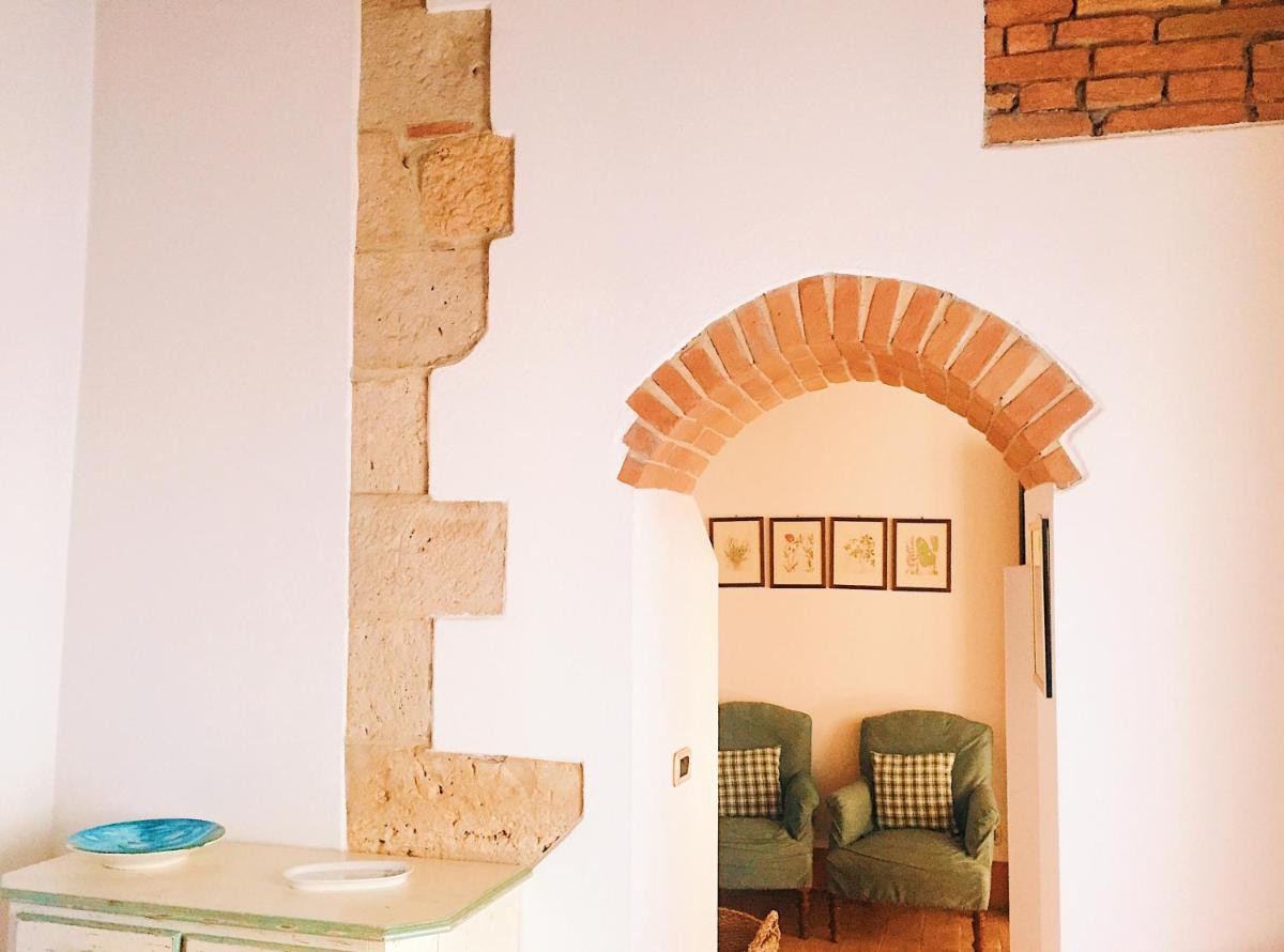 Ancient House in the Historic Center of Sarteano view 4