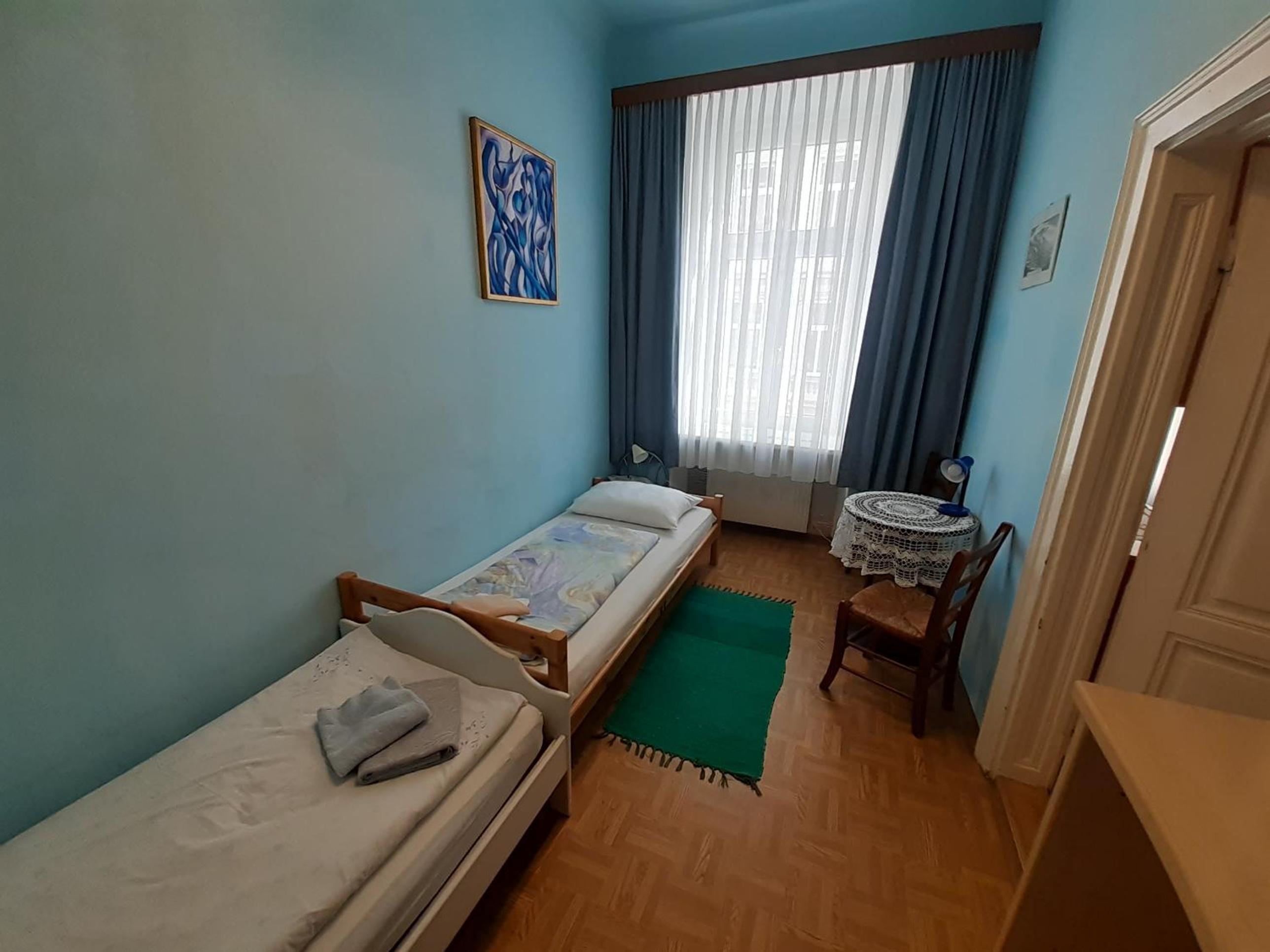 HappyHostel