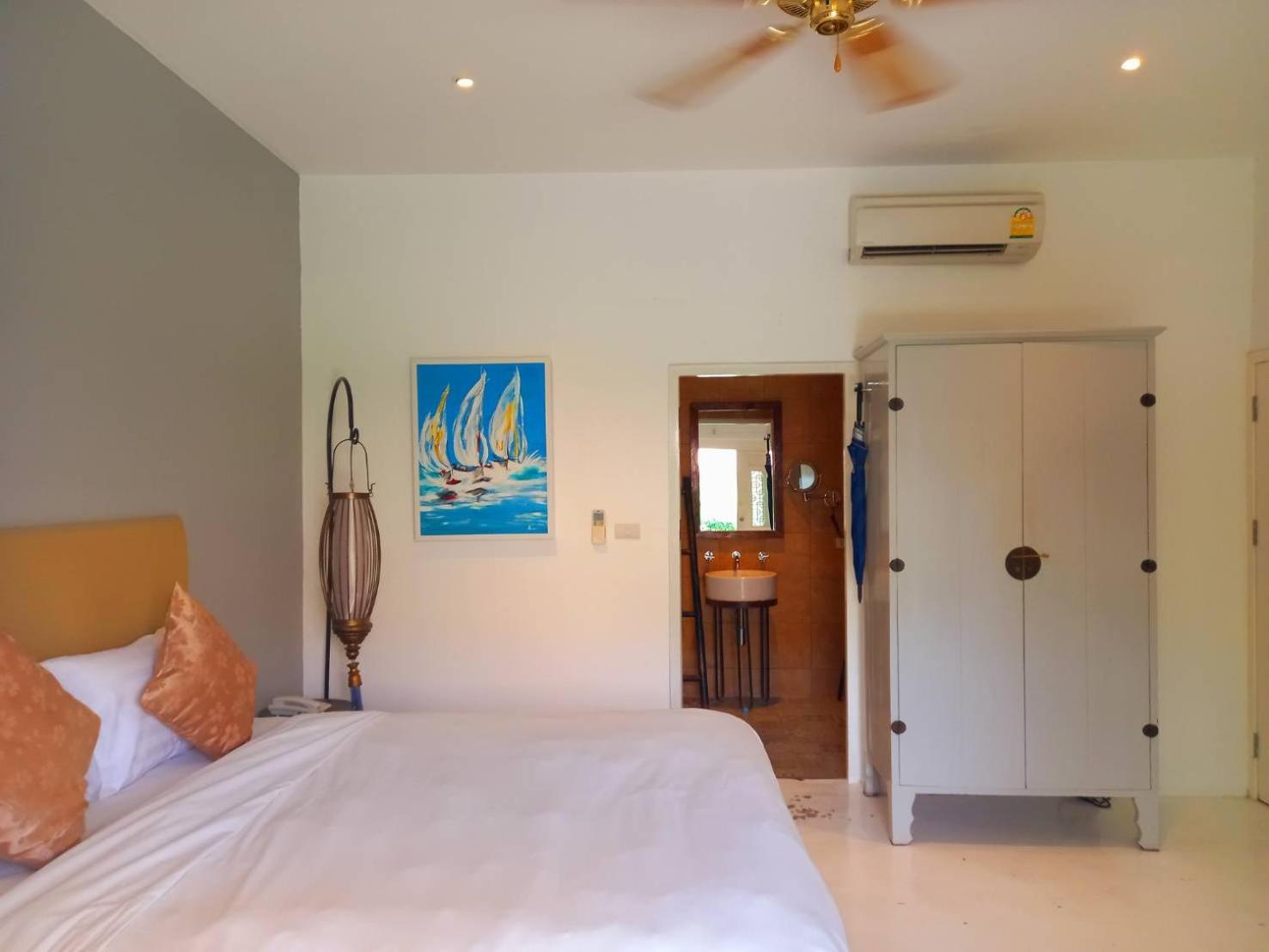Sanae Beach Hua Hin