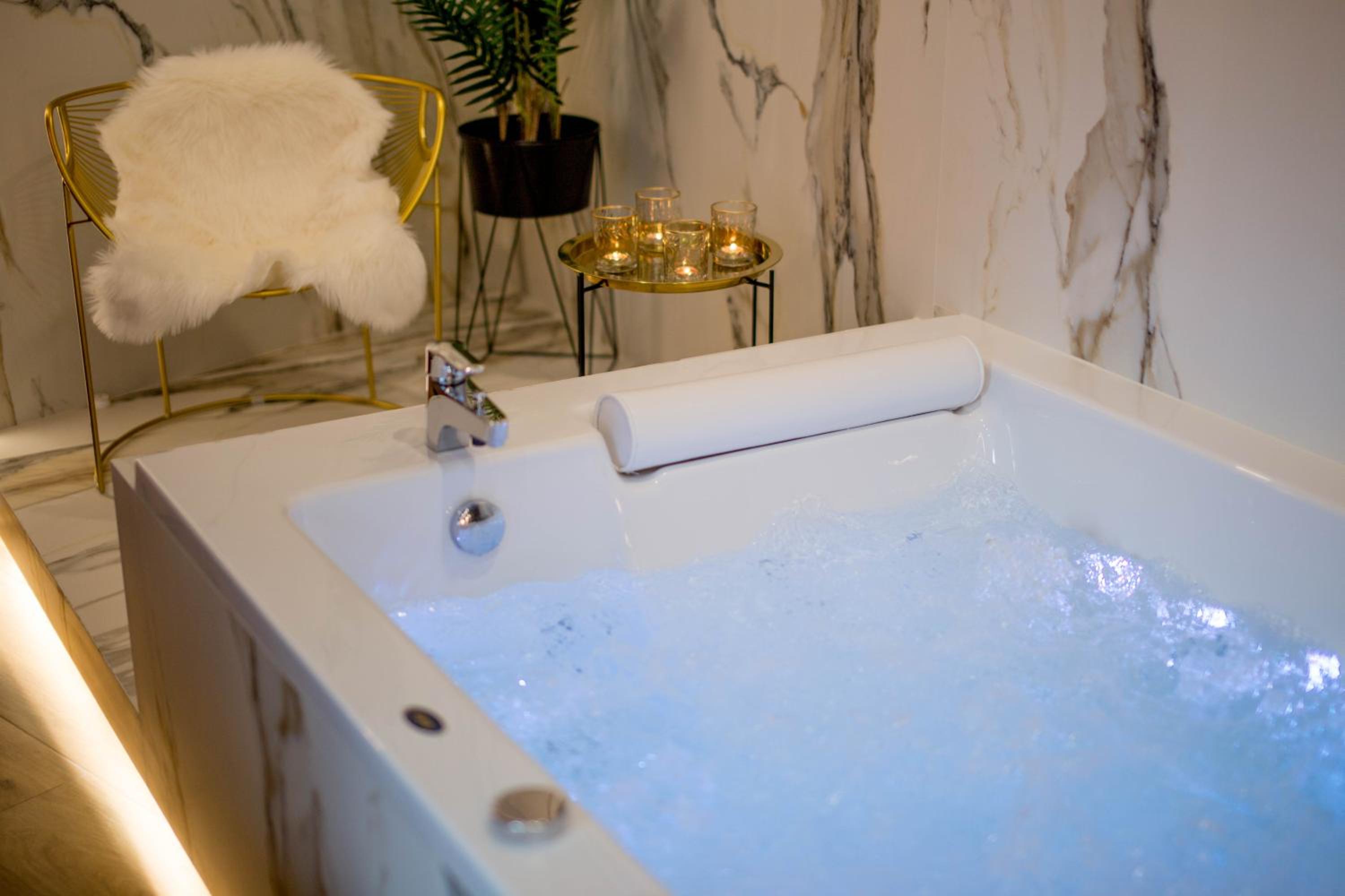 Hotel Jacuzzi Apartment Main Square