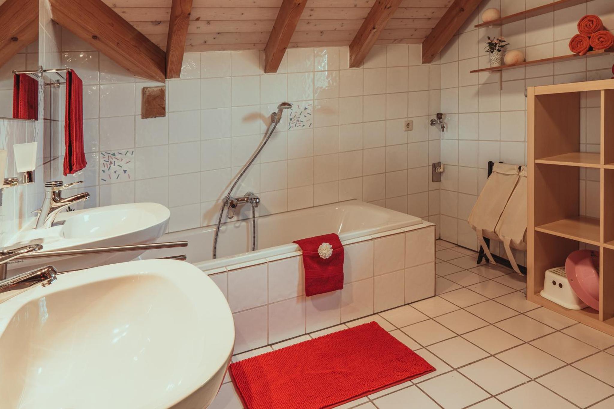 Armonia Altach, 2BR Familienapartment mit großem Balkon und Bergblick