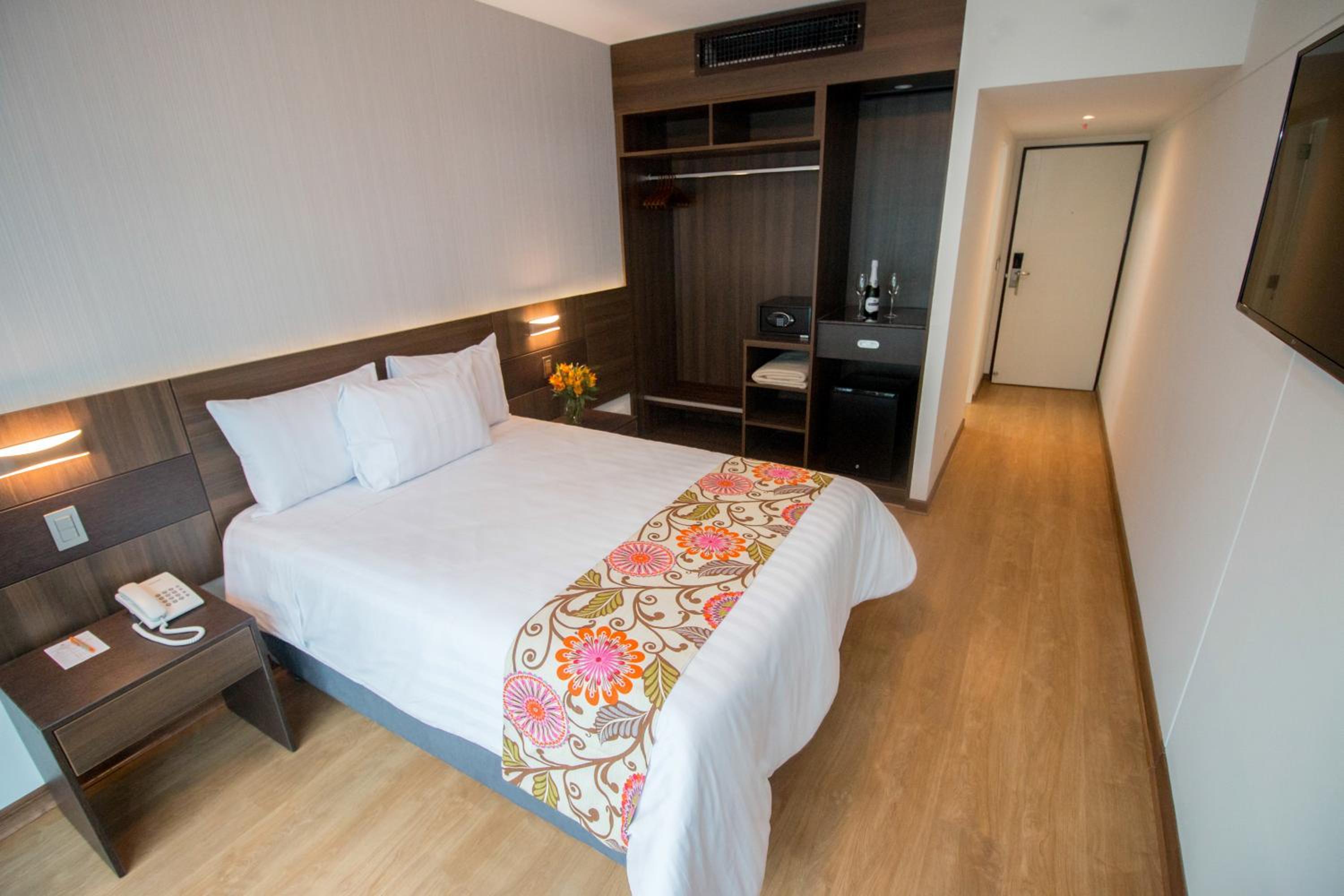 Hotel Britania Crystal Collection - Image 1