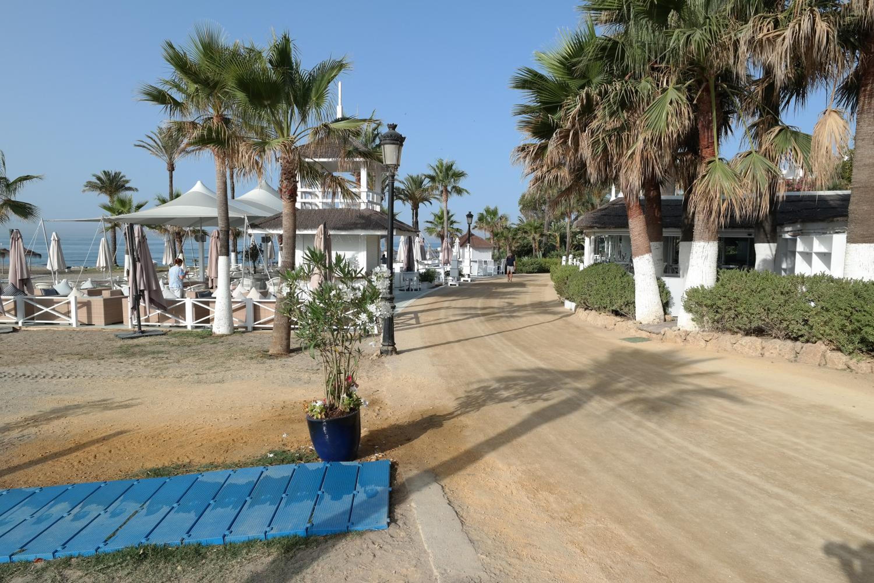 Luxurious apartment in Puente Romano, Marbella (Golden Mile) view 2