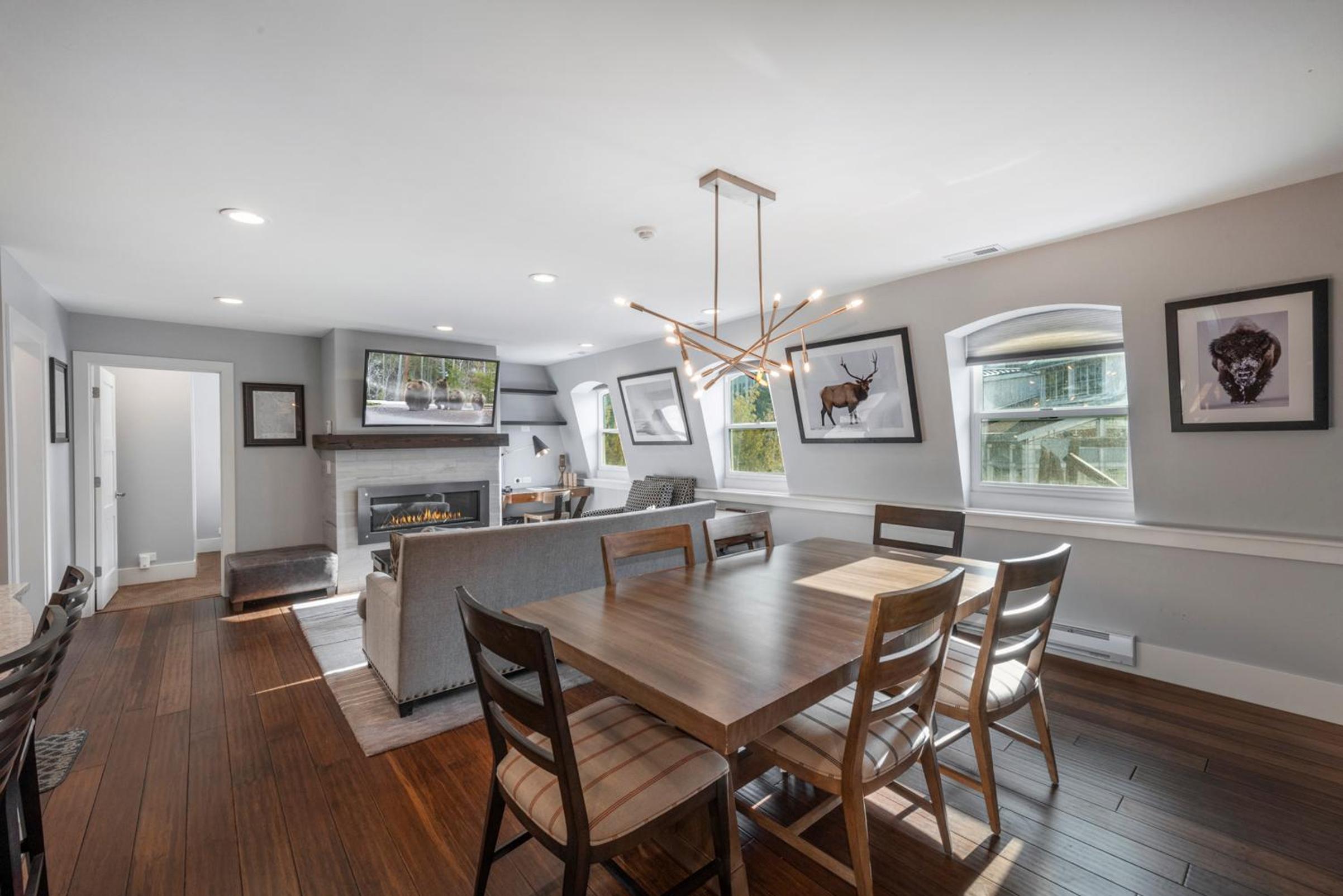 Ski-in/Ski-out, Stunning Top Floor Condo at Park City Base, Professionally Decorated Luxury 2BR view 3