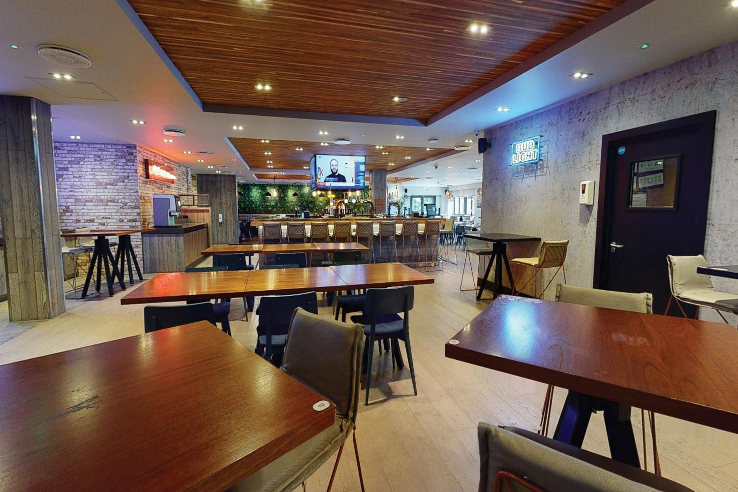 Bury Vacations - Village Hotel Manchester Bury - Property Image 9