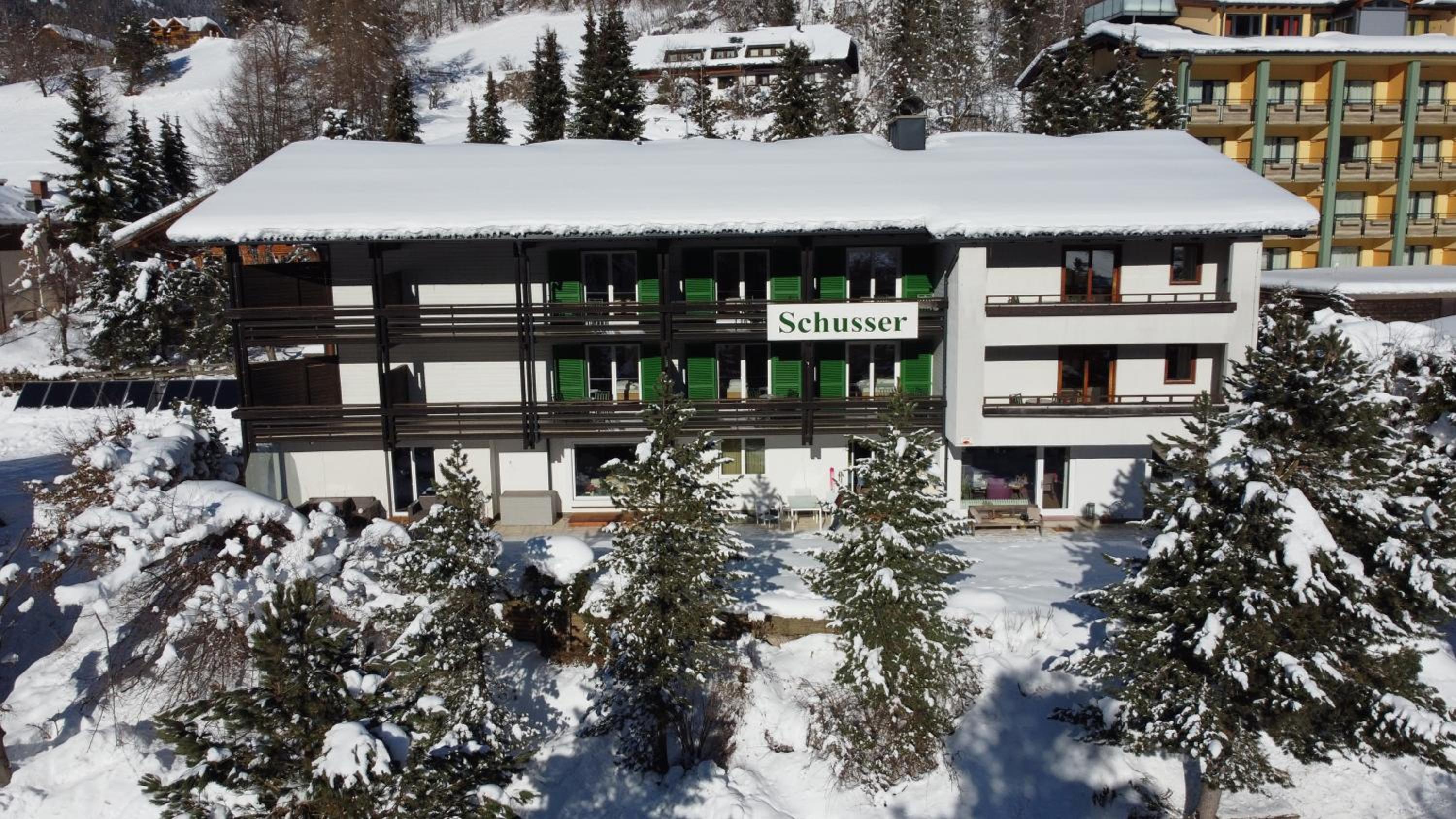 Gästehaus Schusser an der Therme, Frühstück, Doppelzimmer und Ferienwohnung