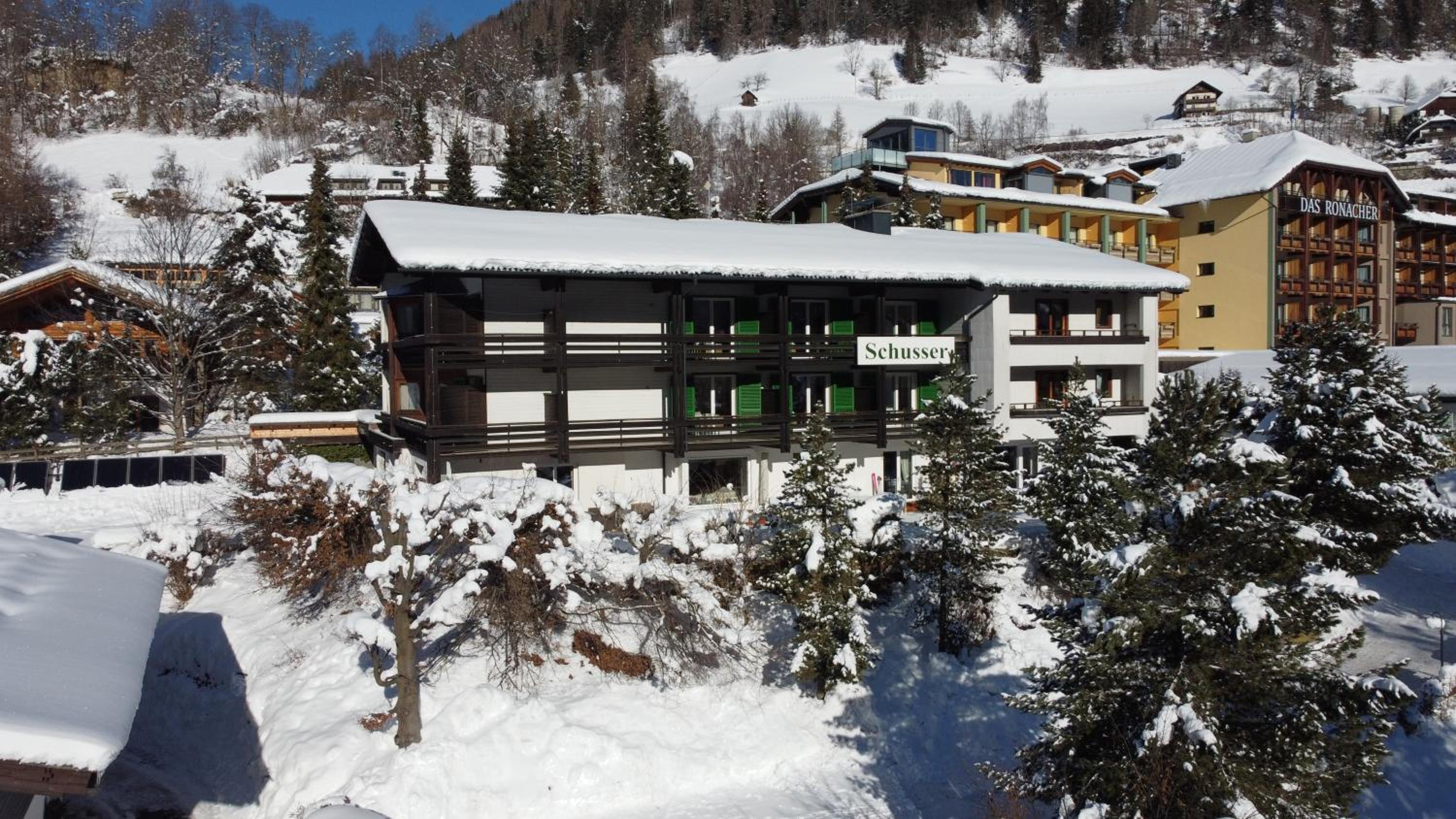 Gästehaus Schusser an der Therme, Frühstück, Doppelzimmer und Ferienwohnung