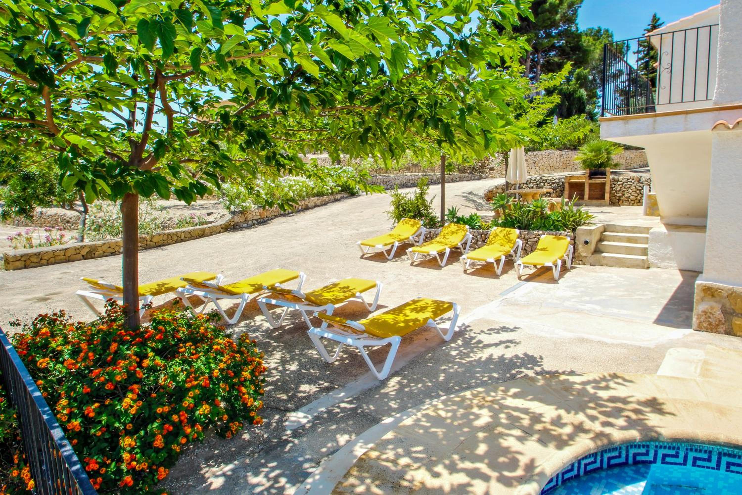 Laura-28A - traditionally furnished detached villa with peaceful surroundings in Calpe view 4
