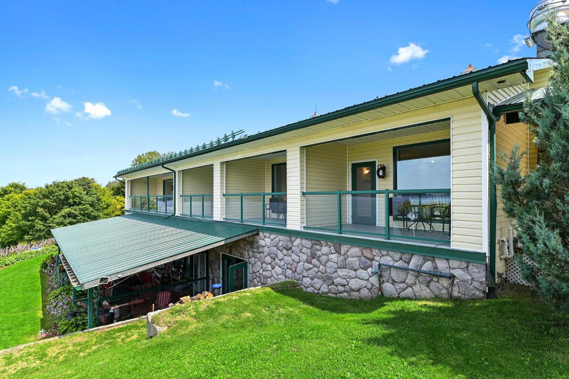 Baptiste Lake Lodge