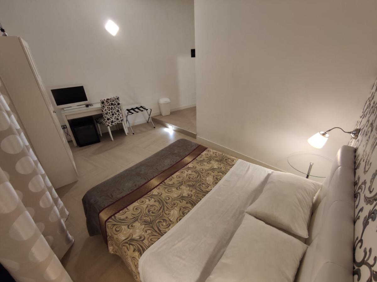 SAMI Rooms - Teatro a 400 mt - Ortigia a 1500 mt - Prenotazioni solo con B00KING - Reservation only with B00KING -