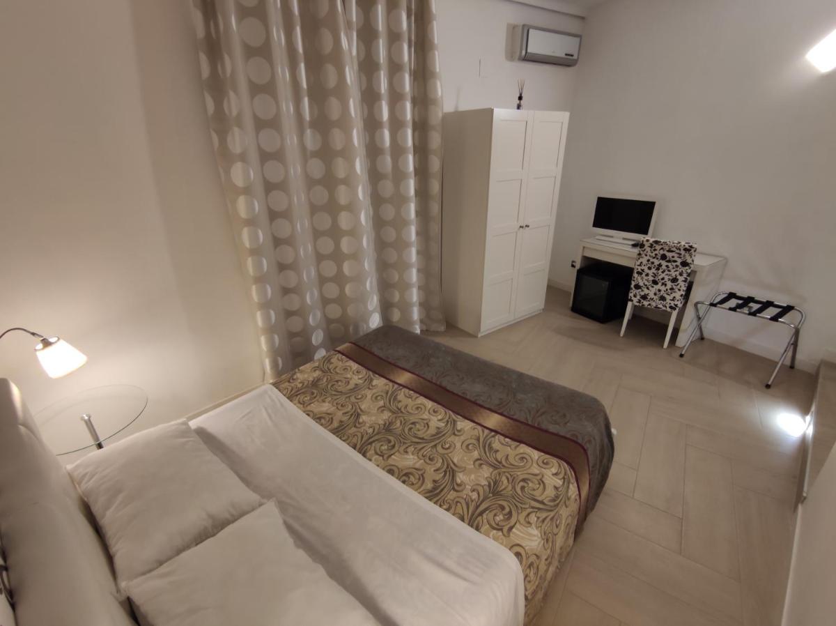SAMI Rooms - Teatro a 400 mt - Ortigia a 1500 mt - Prenotazioni solo con B00KING - Reservation only with B00KING -
