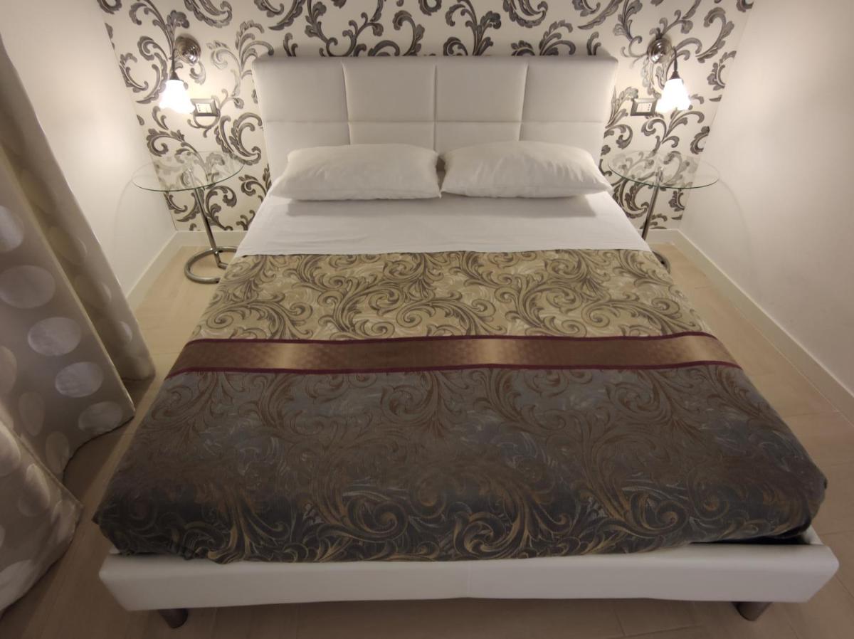 SAMI Rooms - Teatro a 400 mt - Ortigia a 1500 mt - Prenotazioni solo con B00KING - Reservation only with B00KING -