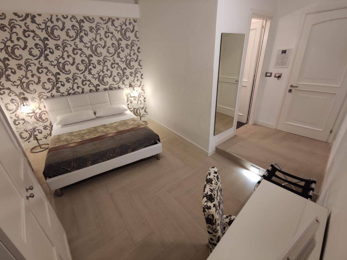 SAMI Rooms - Teatro a 400 mt - Ortigia a 1500 mt - Prenotazioni solo con B00KING - Reservation only with B00KING -