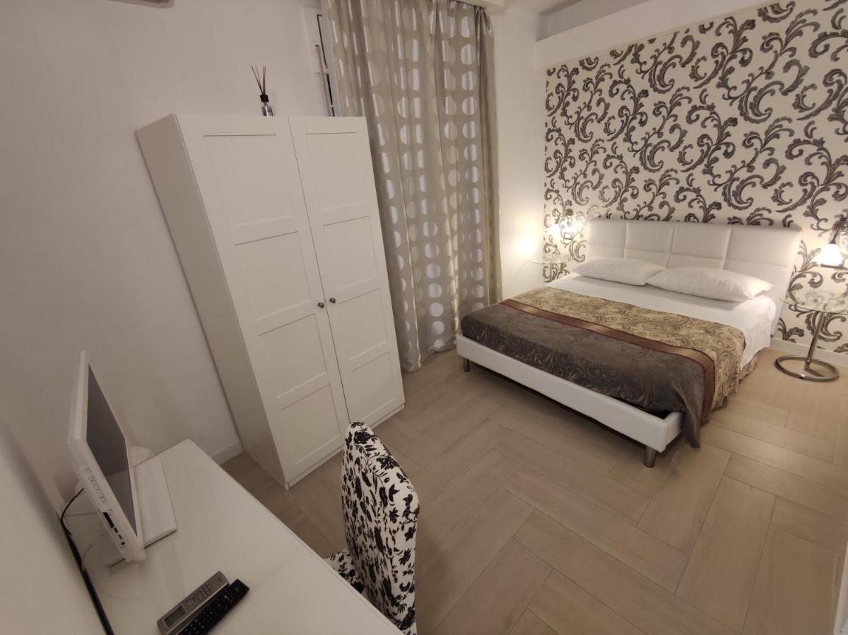 SAMI Rooms - Teatro a 400 mt - Ortigia a 1500 mt - Prenotazioni solo con B00KING - Reservation only with B00KING -