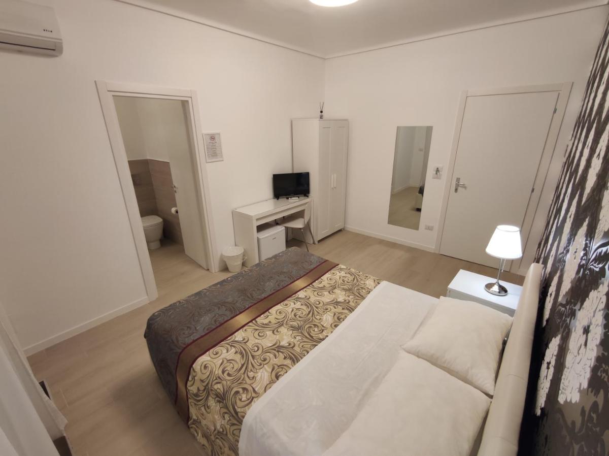 SAMI Rooms - Teatro a 400 mt - Ortigia a 1500 mt - Prenotazioni solo con B00KING - Reservation only with B00KING -