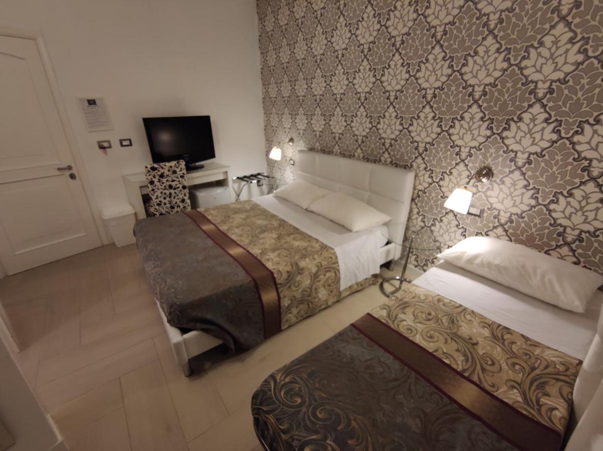 SAMI Rooms - Teatro a 400 mt - Ortigia a 1500 mt - Prenotazioni solo con B00KING - Reservation only with B00KING -