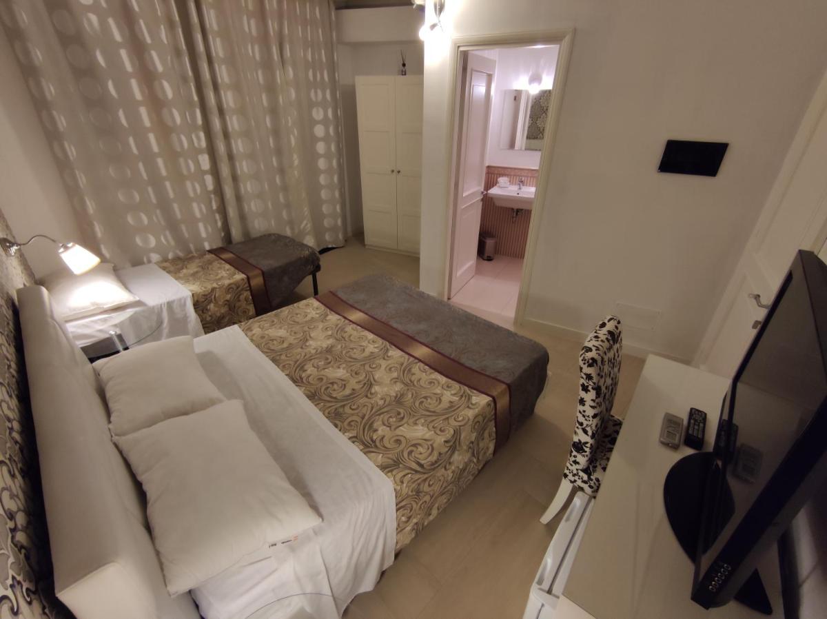 SAMI Rooms - Teatro a 400 mt - Ortigia a 1500 mt - Prenotazioni solo con B00KING - Reservation only with B00KING -