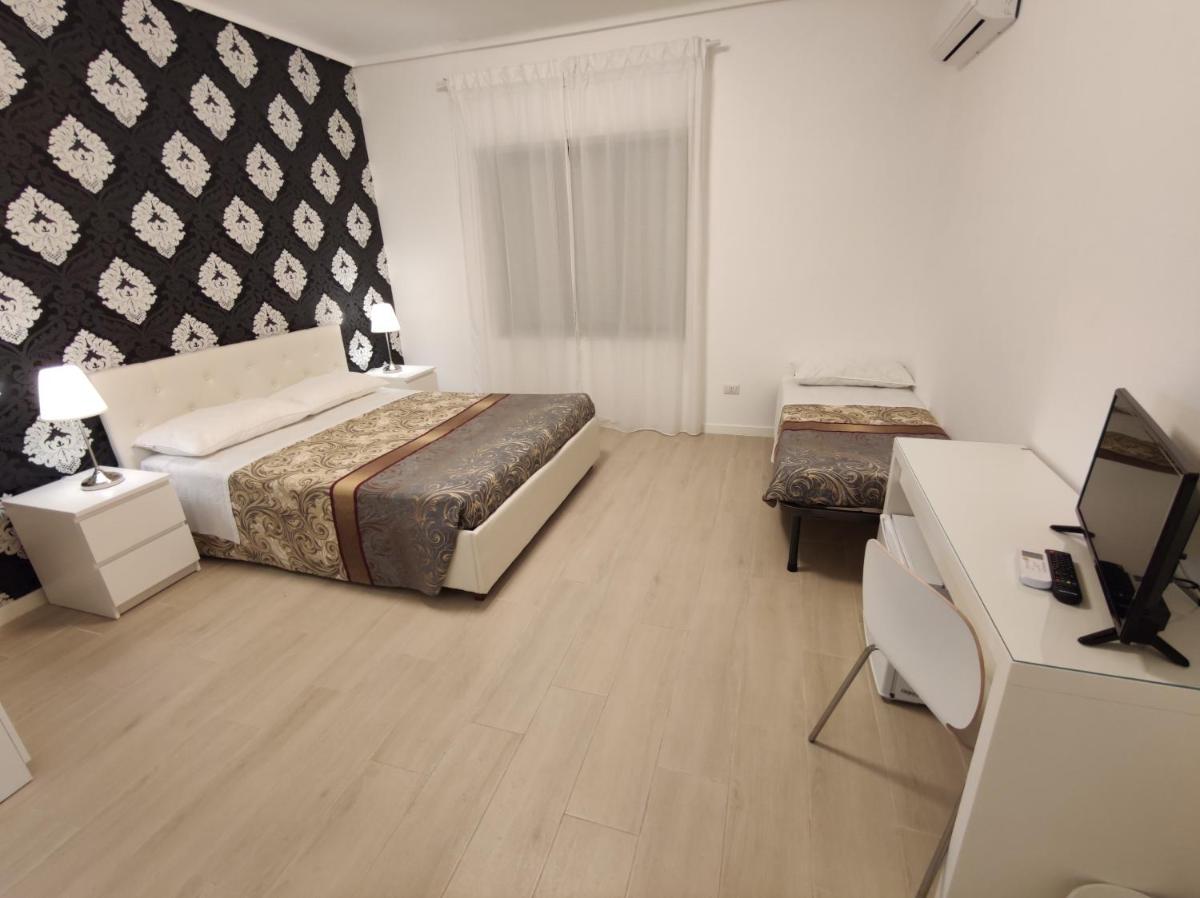 SAMI Rooms - Teatro a 400 mt - Ortigia a 1500 mt - Prenotazioni solo con B00KING - Reservation only with B00KING -