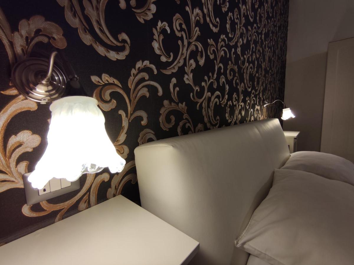 SAMI Rooms - Teatro a 400 mt - Ortigia a 1500 mt - Prenotazioni solo con B00KING - Reservation only with B00KING -
