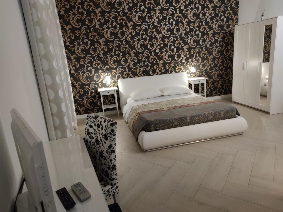 SAMI Rooms - Teatro a 400 mt - Ortigia a 1500 mt - Prenotazioni solo con B00KING - Reservation only with B00KING -