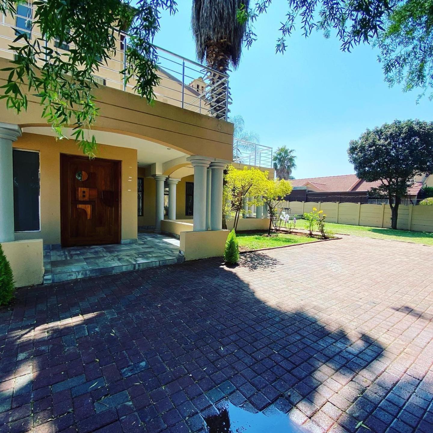 Selina Airport Lodge #Emzini view 4