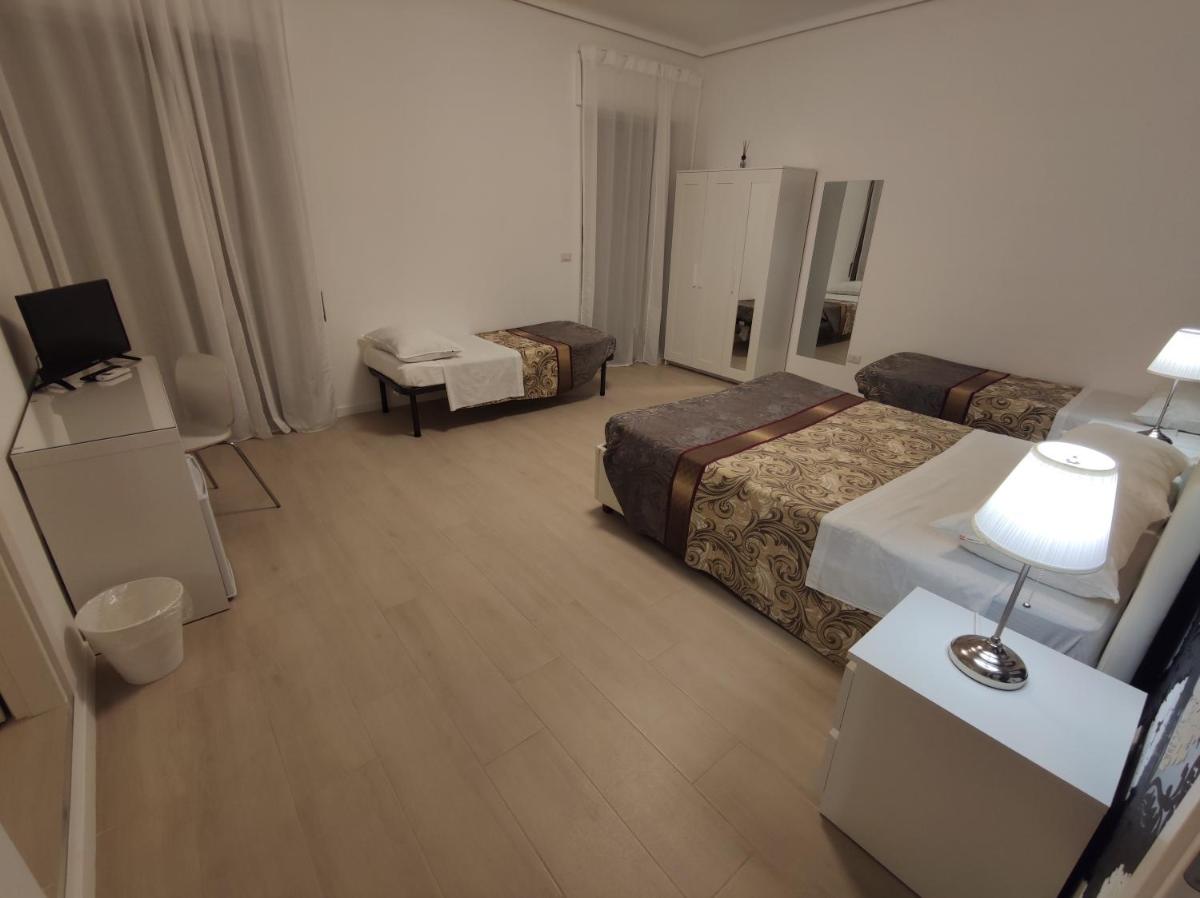 SAMI Rooms - Teatro a 400 mt - Ortigia a 1500 mt - Prenotazioni solo con B00KING - Reservation only with B00KING -