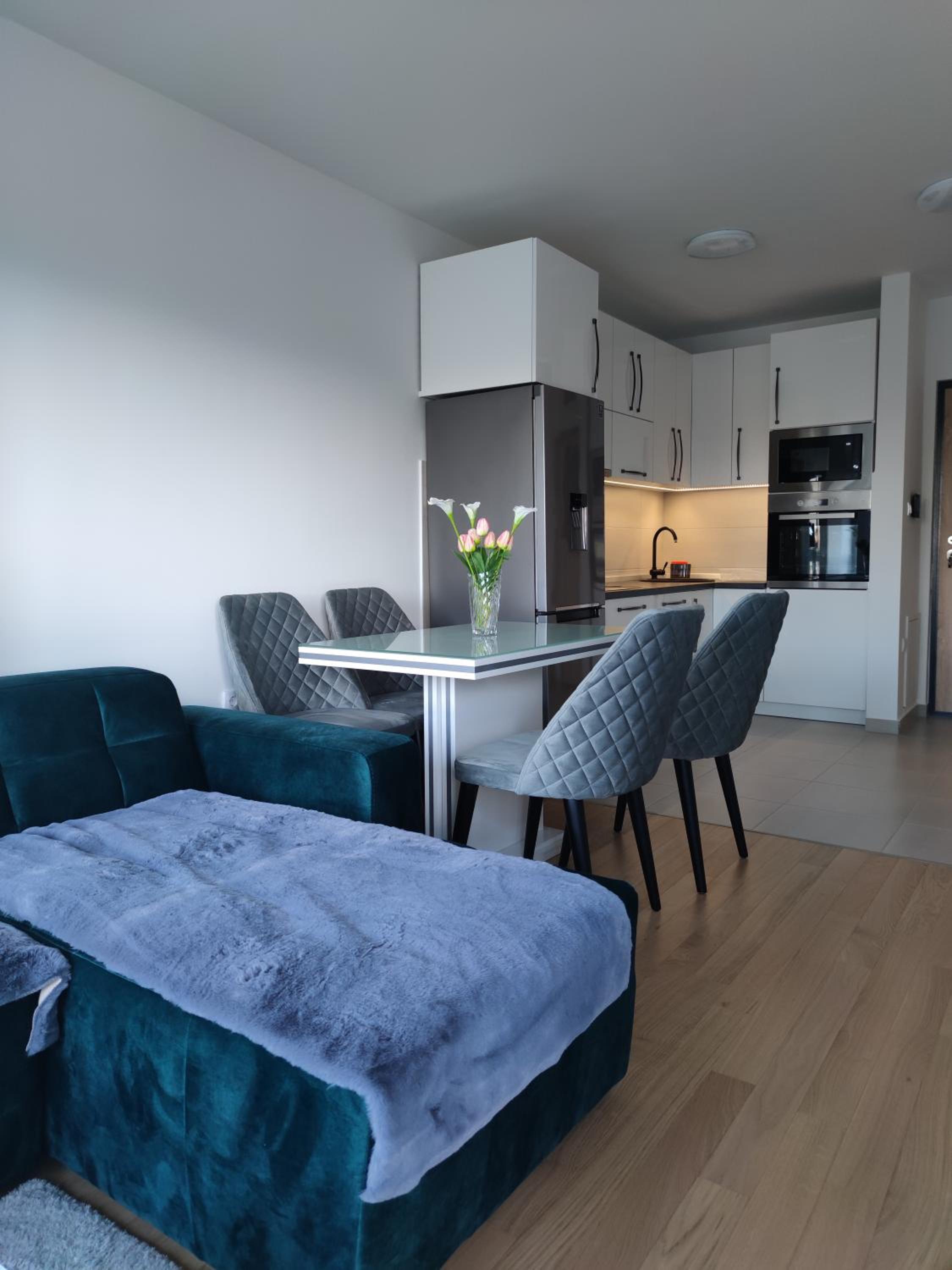Apartment M & N
