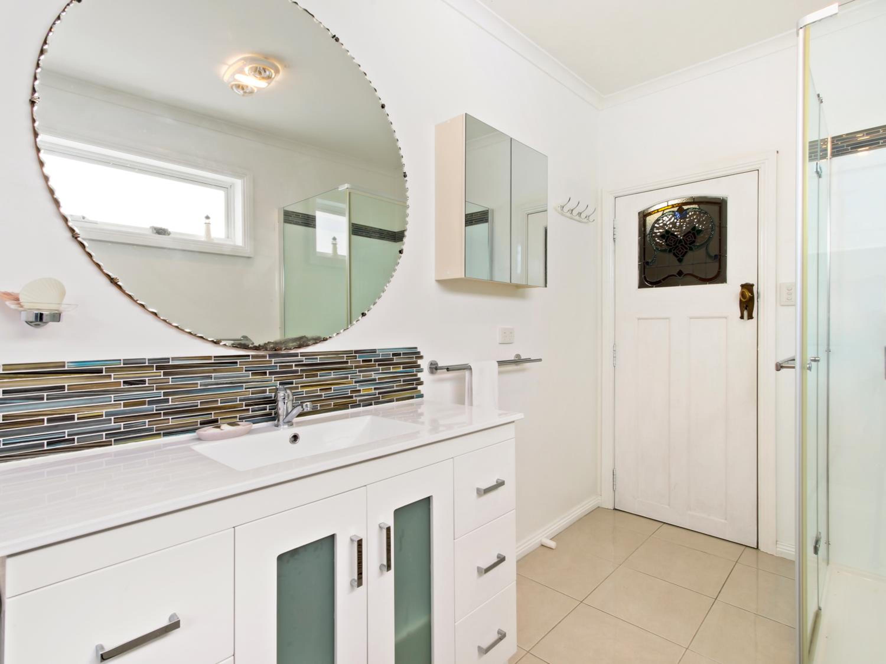 26 Church - Charming Cottage in Lakes Entrance