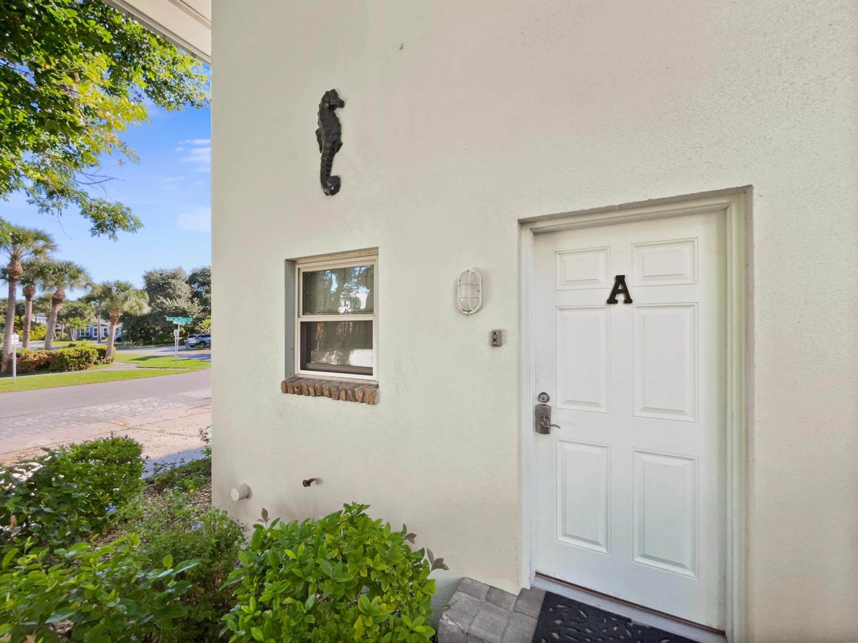 Newly Fully Updated and Modern, Short Walk to BEACH — photo 2