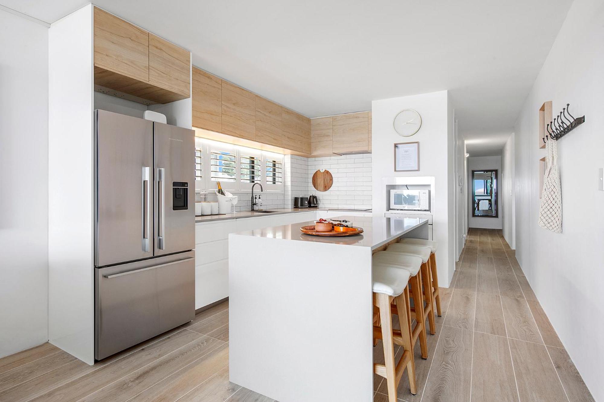 Absolutly Beachfront Surfers Paradise, Pure Shores! view 2