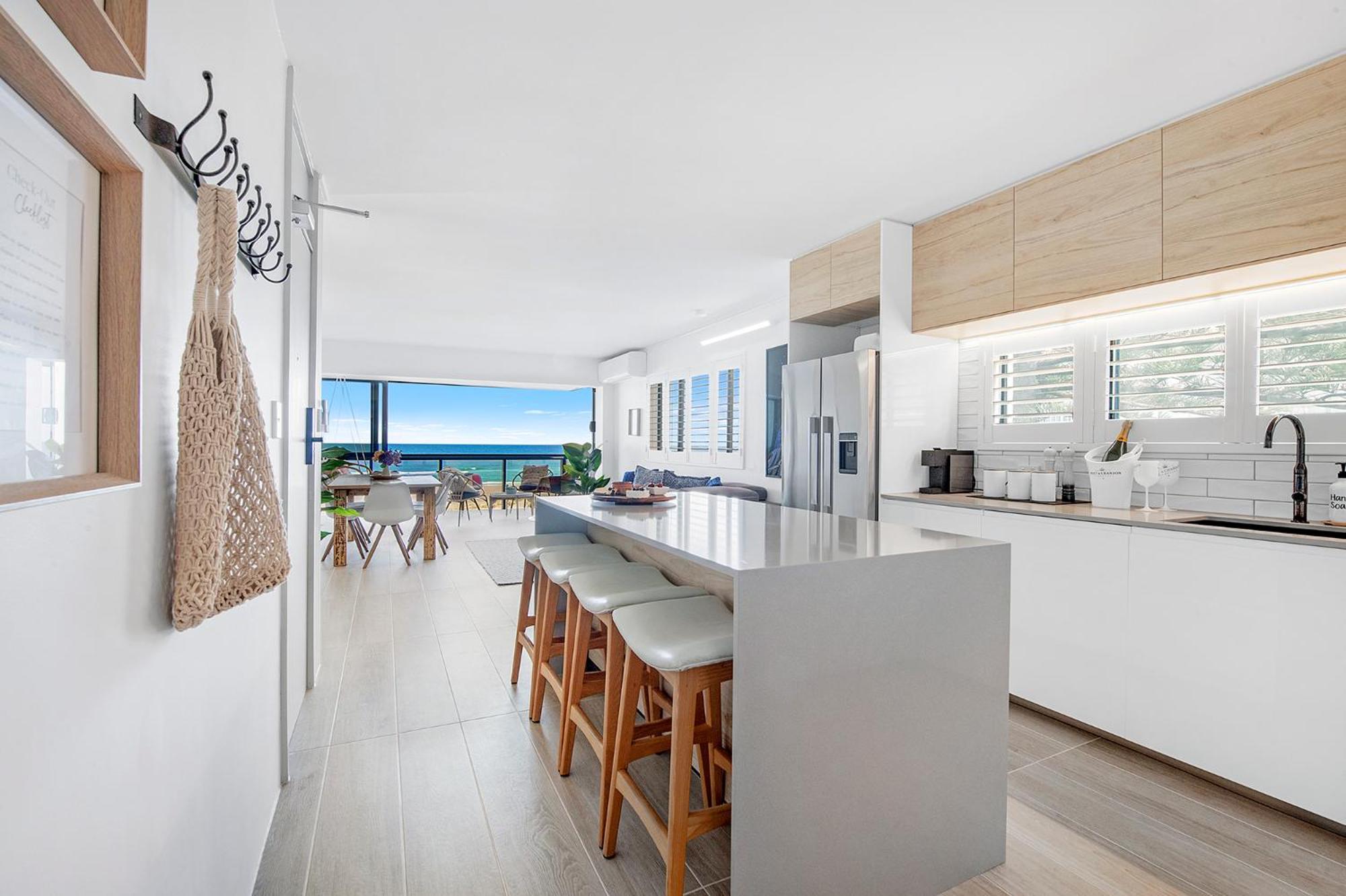 Absolutly Beachfront Surfers Paradise, Pure Shores! view 4