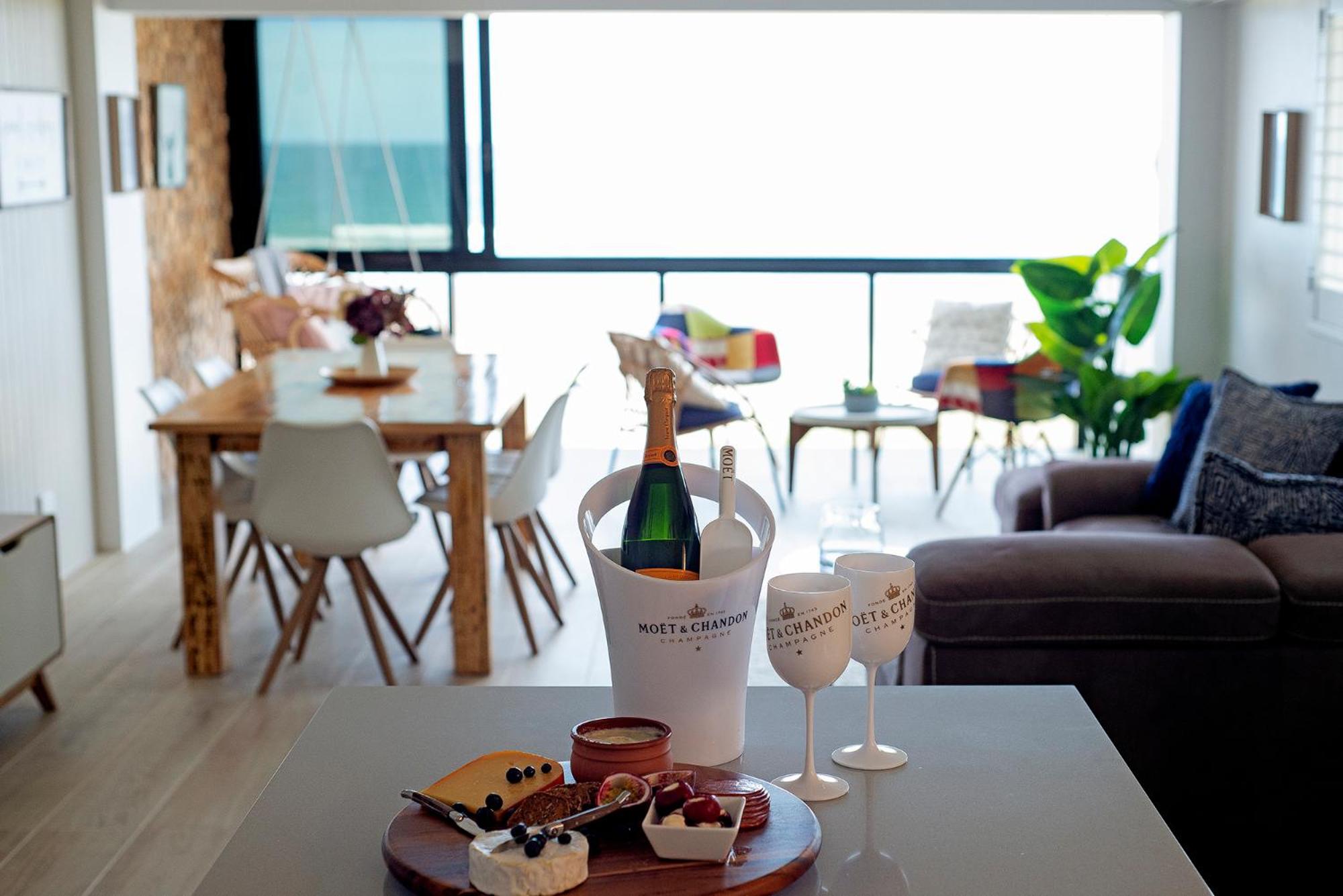 Absolutly Beachfront Surfers Paradise, Pure Shores! view 3