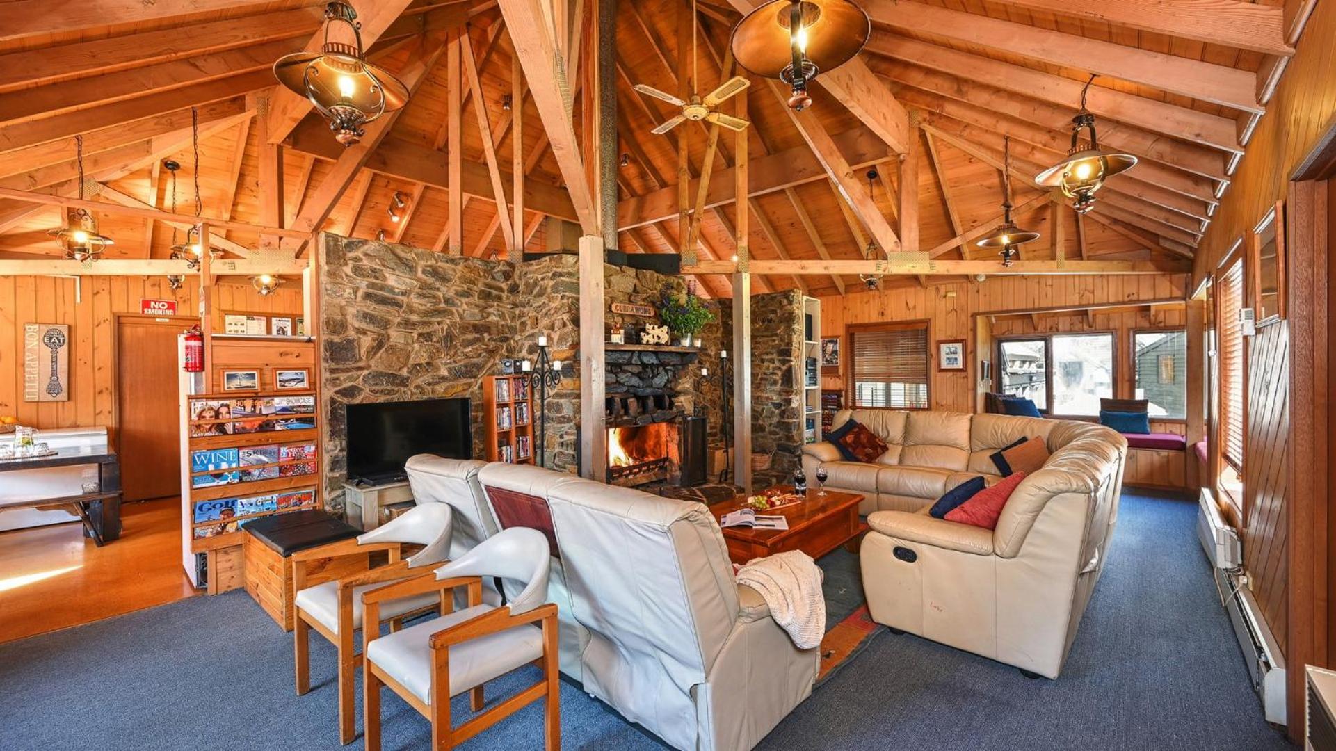 Currawong Lodge