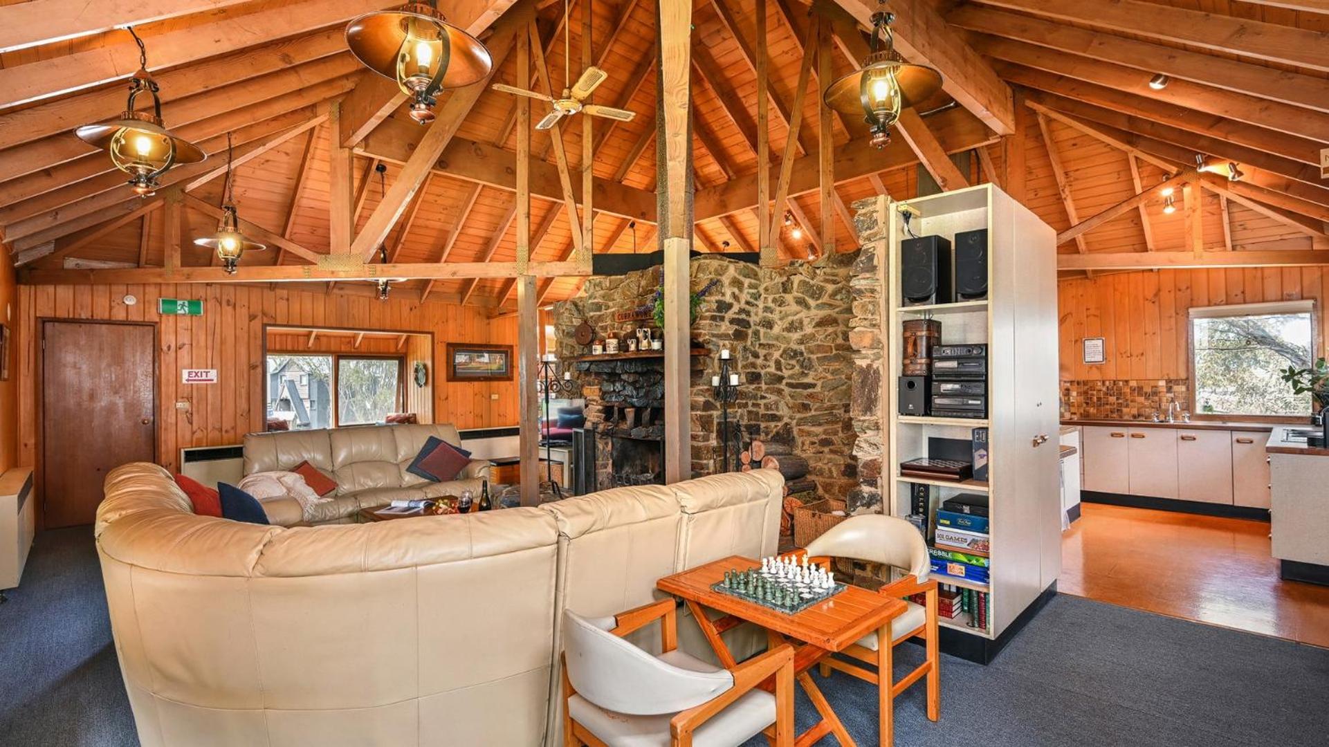 Currawong Lodge