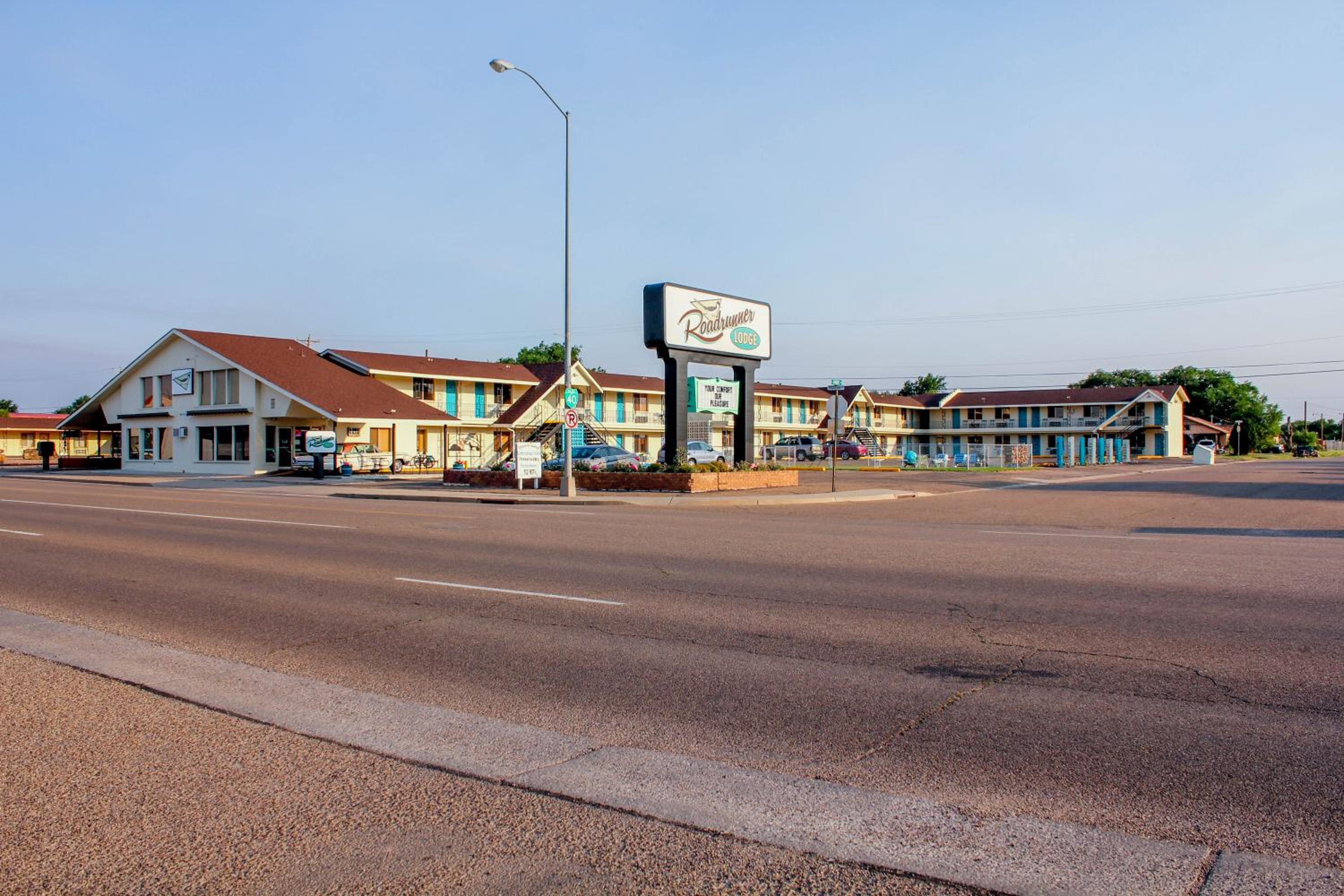 Tucumcari Vacations - Roadrunner Lodge Motel - Property Image 2