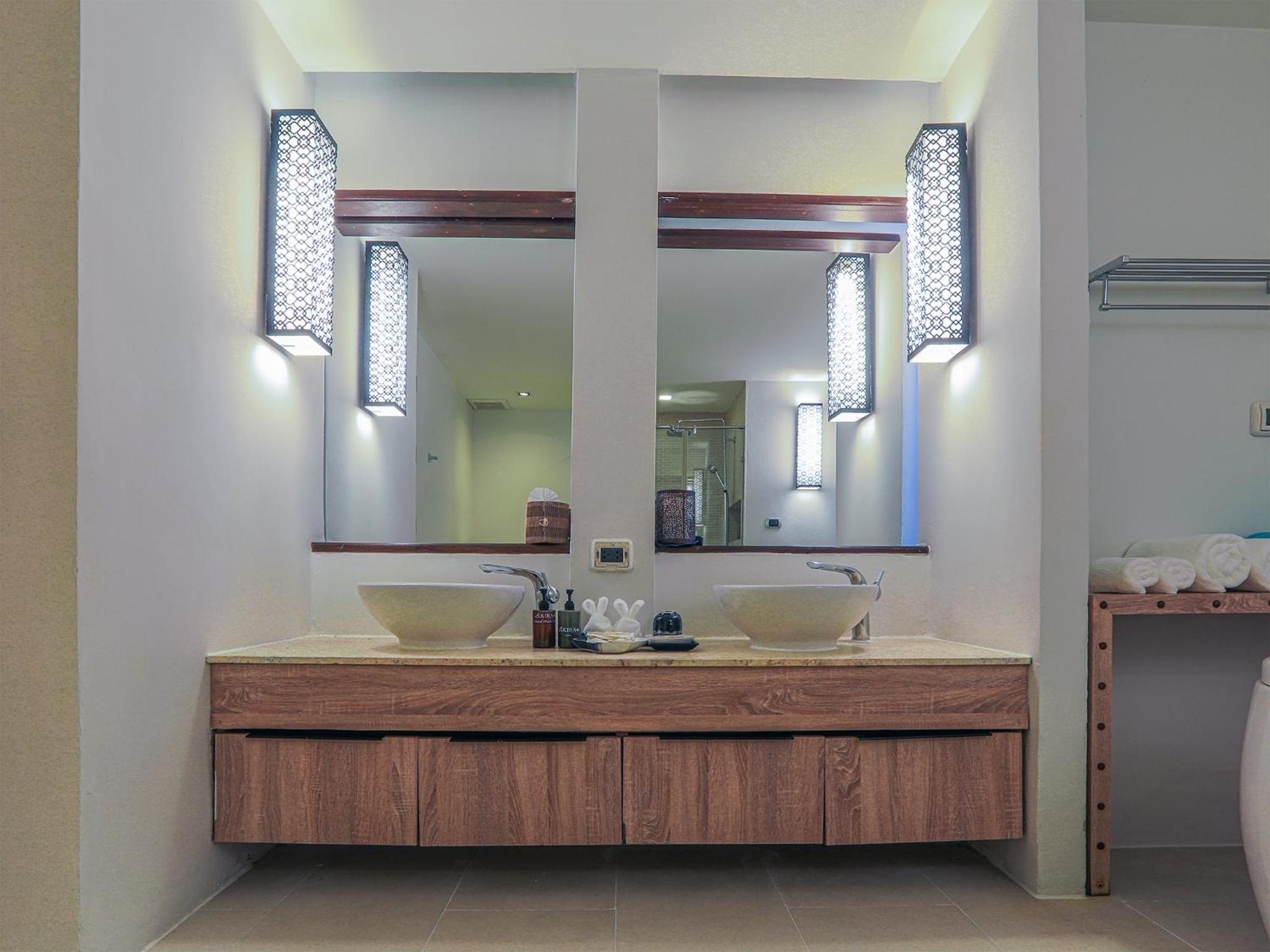 AKIRA Lipe Resort