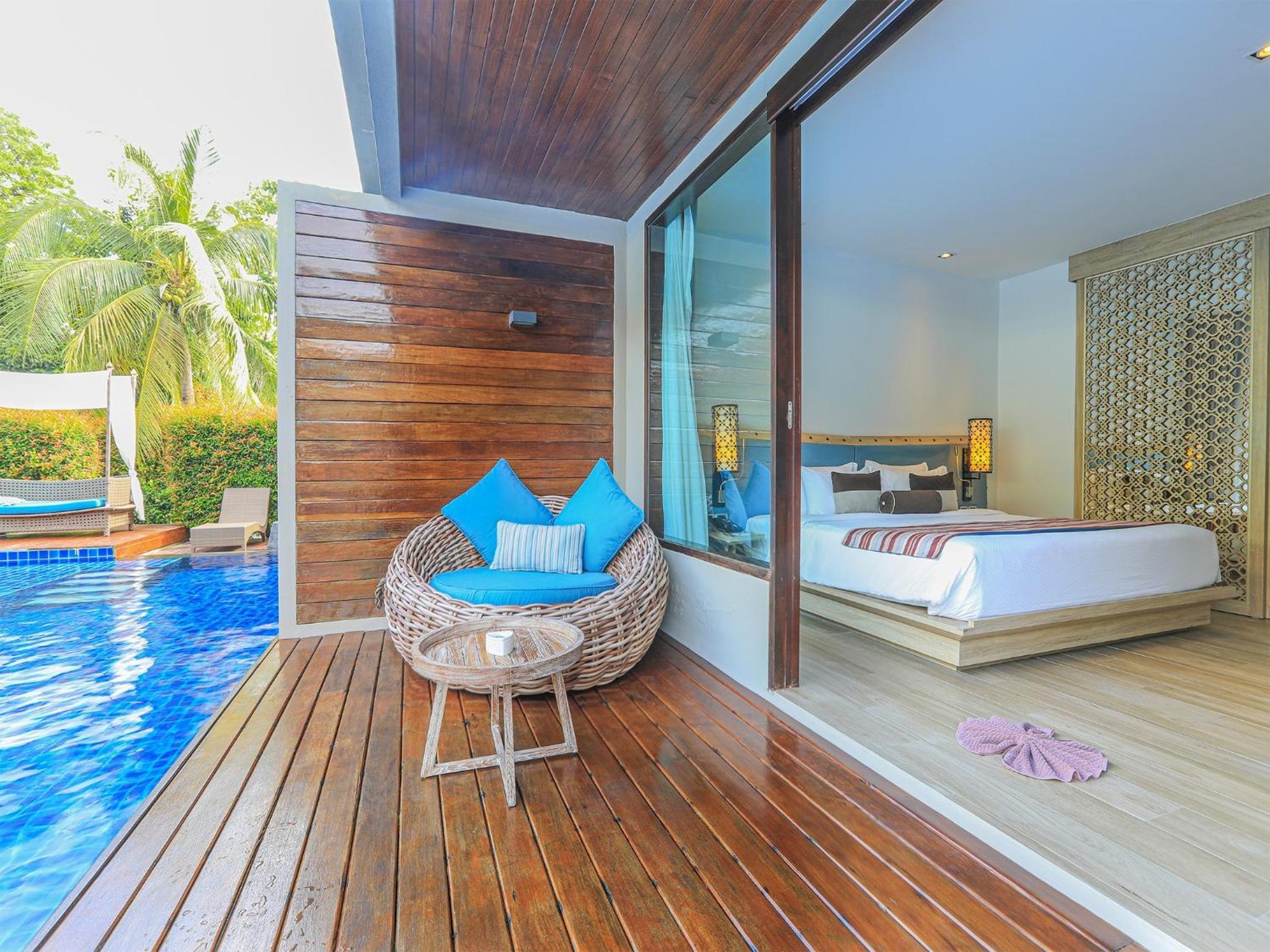 AKIRA Lipe Resort