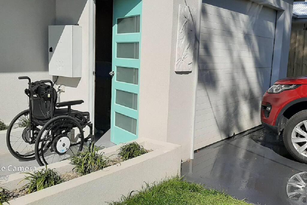 Beachside Rosebud Retreat with Wheelchair access
