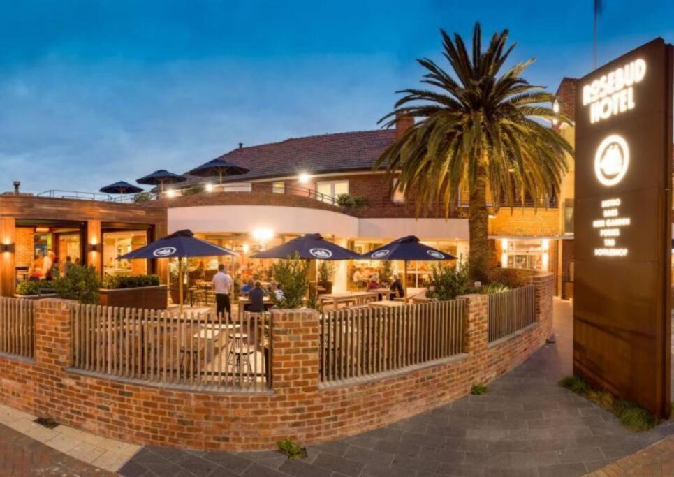 Beachside Rosebud Retreat with Wheelchair access
